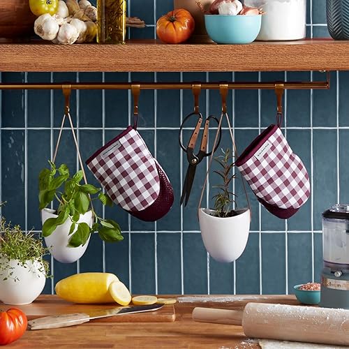 Miniatura 6 de KitchenAid Juego de 2 guantes de horno Gingham, gris carbón, 5.5 x 8 pulgadas