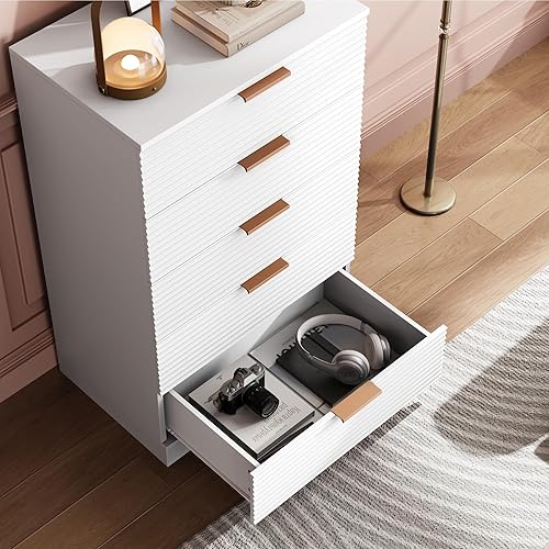 Miniatura 5 de Cómoda moderna de 5 cajones, cómoda alta con almacenamiento, cómoda de madera con asas integradas, armario de almacenamiento de gran capacidad para