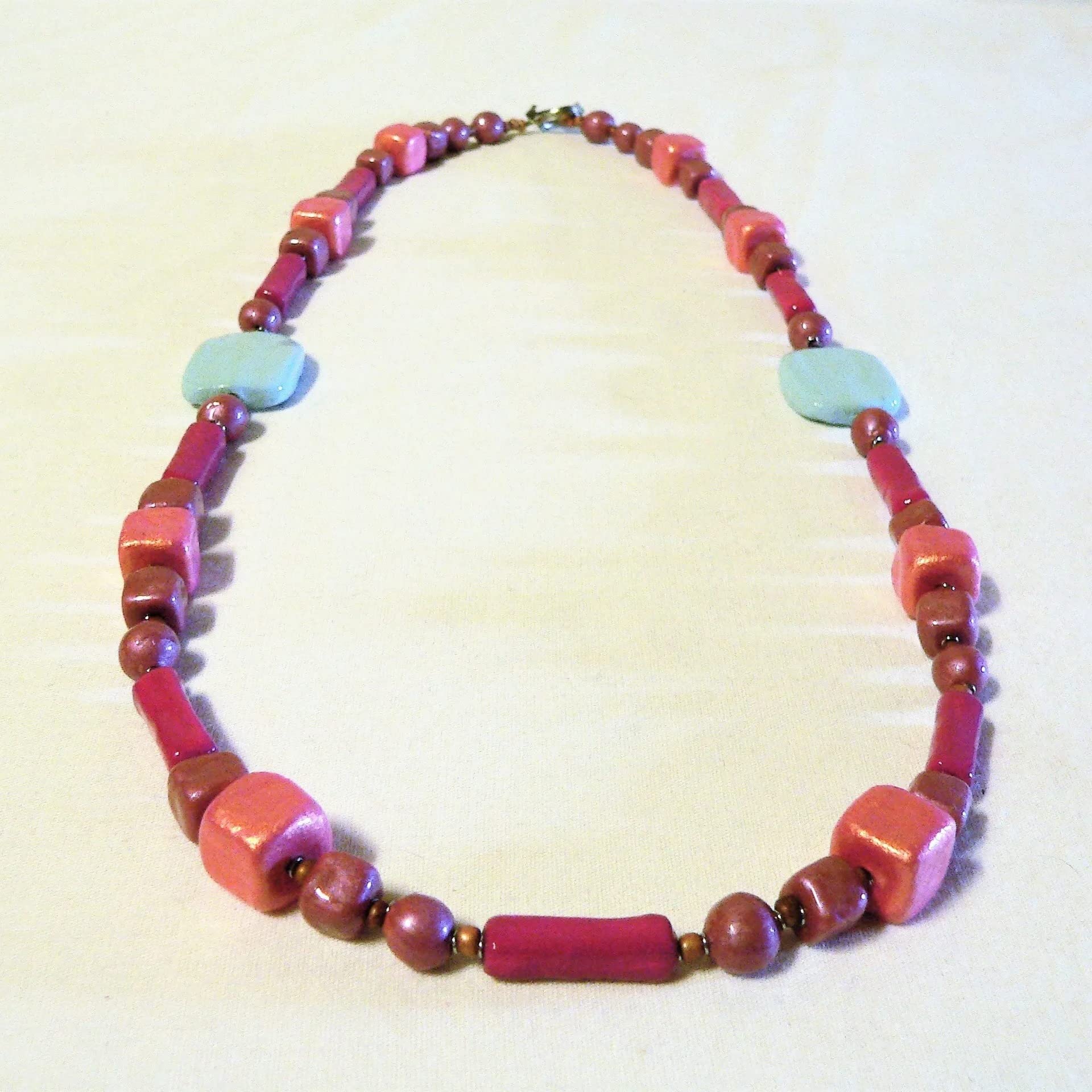 Joyas para mujer: Collar largo moderno de cerámica, gama"Bella", tres tonos de rosa