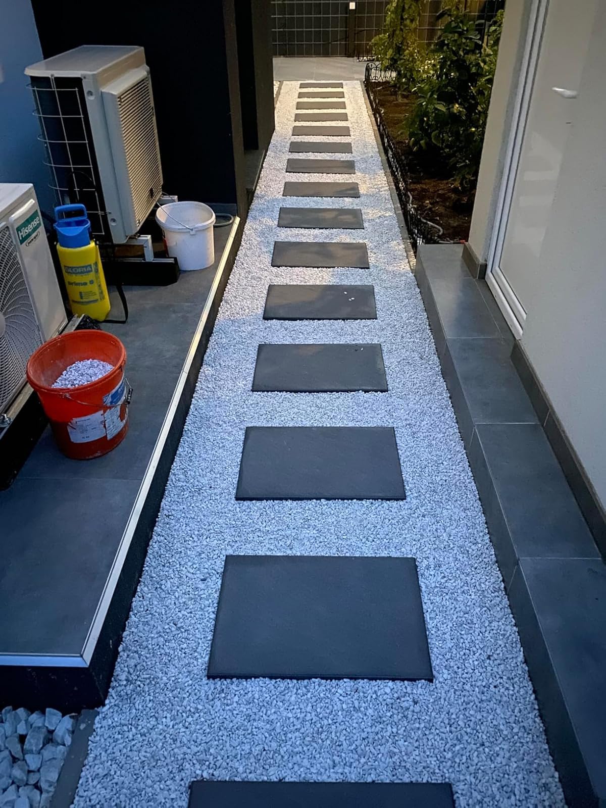 Liant pour Gravier 2,5L Extérieur – Stabilisateur pour Cailloux et Pierres – Colle pour Gravier – Idéal pour Allées, Terrasses et Jardins – Prêt à l’Emploi