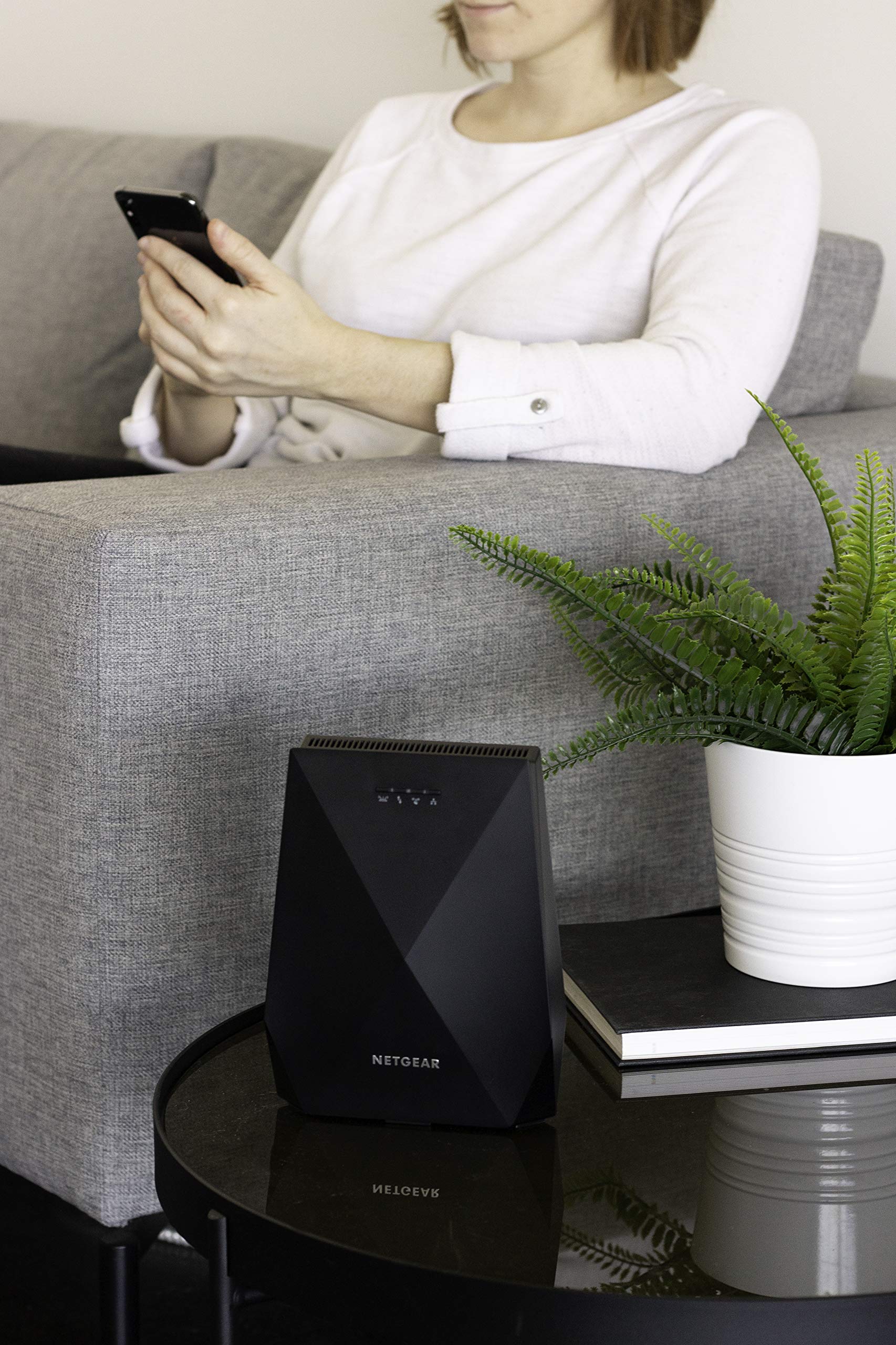 NETGEAR Ripetitore WiFi Mesh AC2200 EX7700, WiFi Extender TriBand, 2 Porte Lan, Ripetitore WiFi Wireless Compatibile con Modem Fibra e Adsl