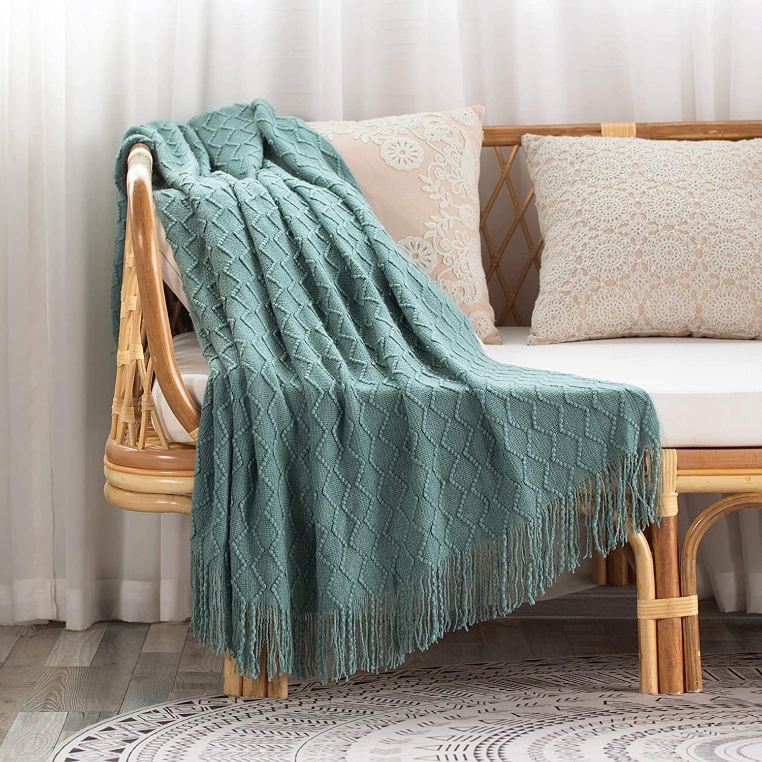 Bolivia'sBolivia's Knitted Throw Blankets, Lightweight Soft Throw Blanket for Couch, Woven Throw Blanket with Tassels Suitable for Bed, Sofa, Travel All Seasons for Women, Men and Kids(127x172cm)