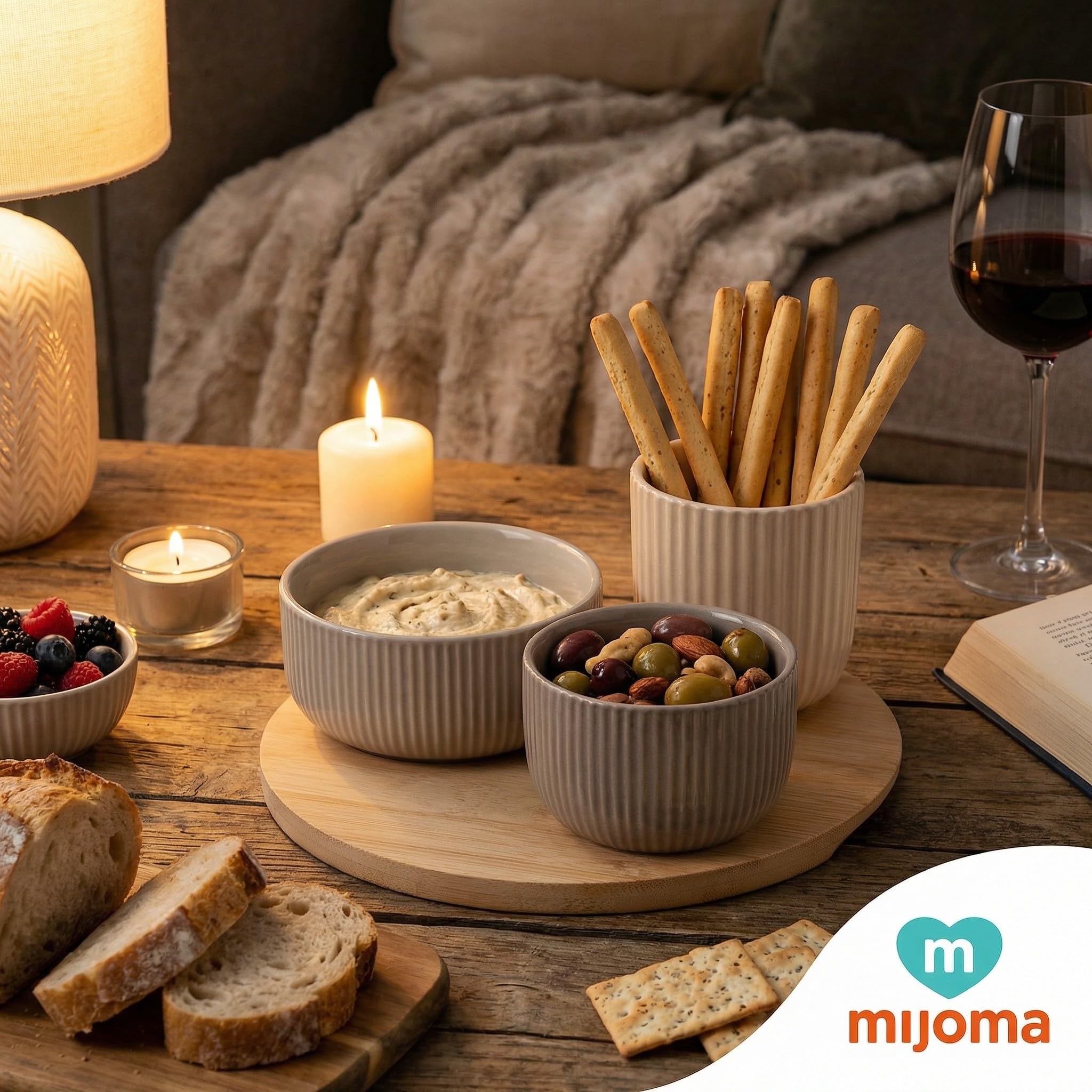 MIJOMA Set di 4 ciotole da portata – tre ciotole in pietra in grigio caldo e beige chiaro – vassoio rotondo in legno con dolce struttura scanalata – per dip, snack e tapas