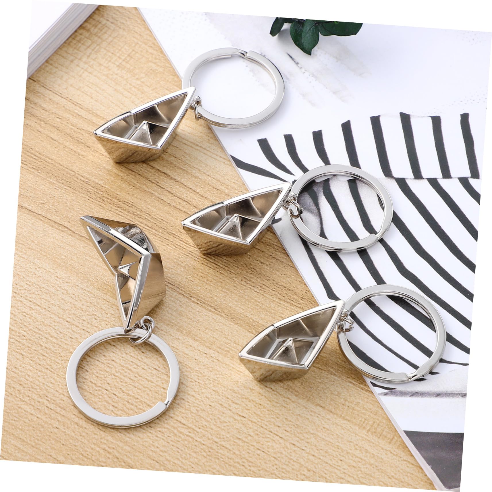 Portachiavi Barchetta Argento in Metallo 5 Pezzi, Piccolo Portachiavi Decorativo per Borsa e Zaino, Regalo Simpatico per Uomo e Donna, Accessorio Elegante e Originale