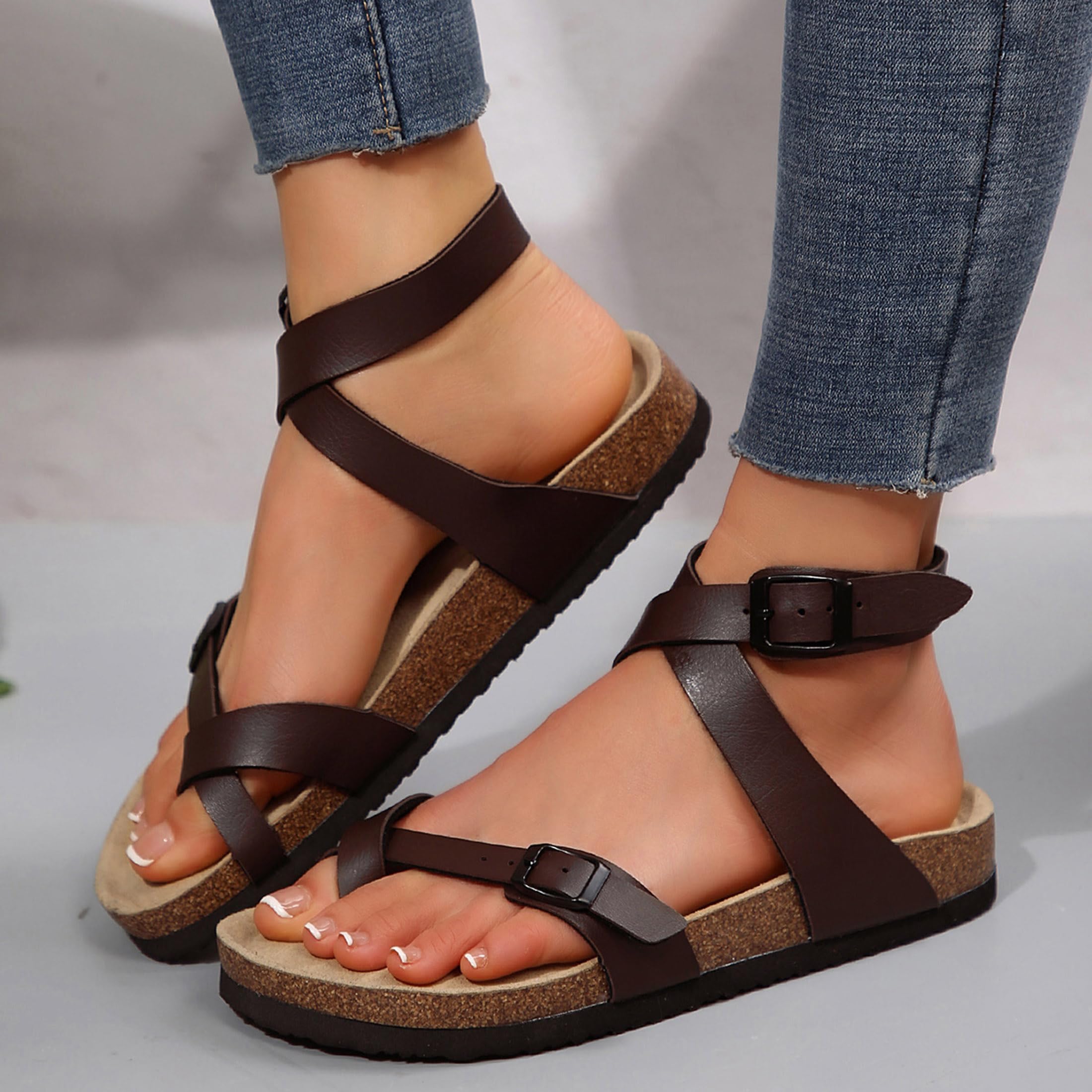 Mesing Sandales Tongs Femme Été Plates en Liège Mules avec Boucle Bride de Cheville Nu-pieds Confortable Cuir Suédé Pantoufles