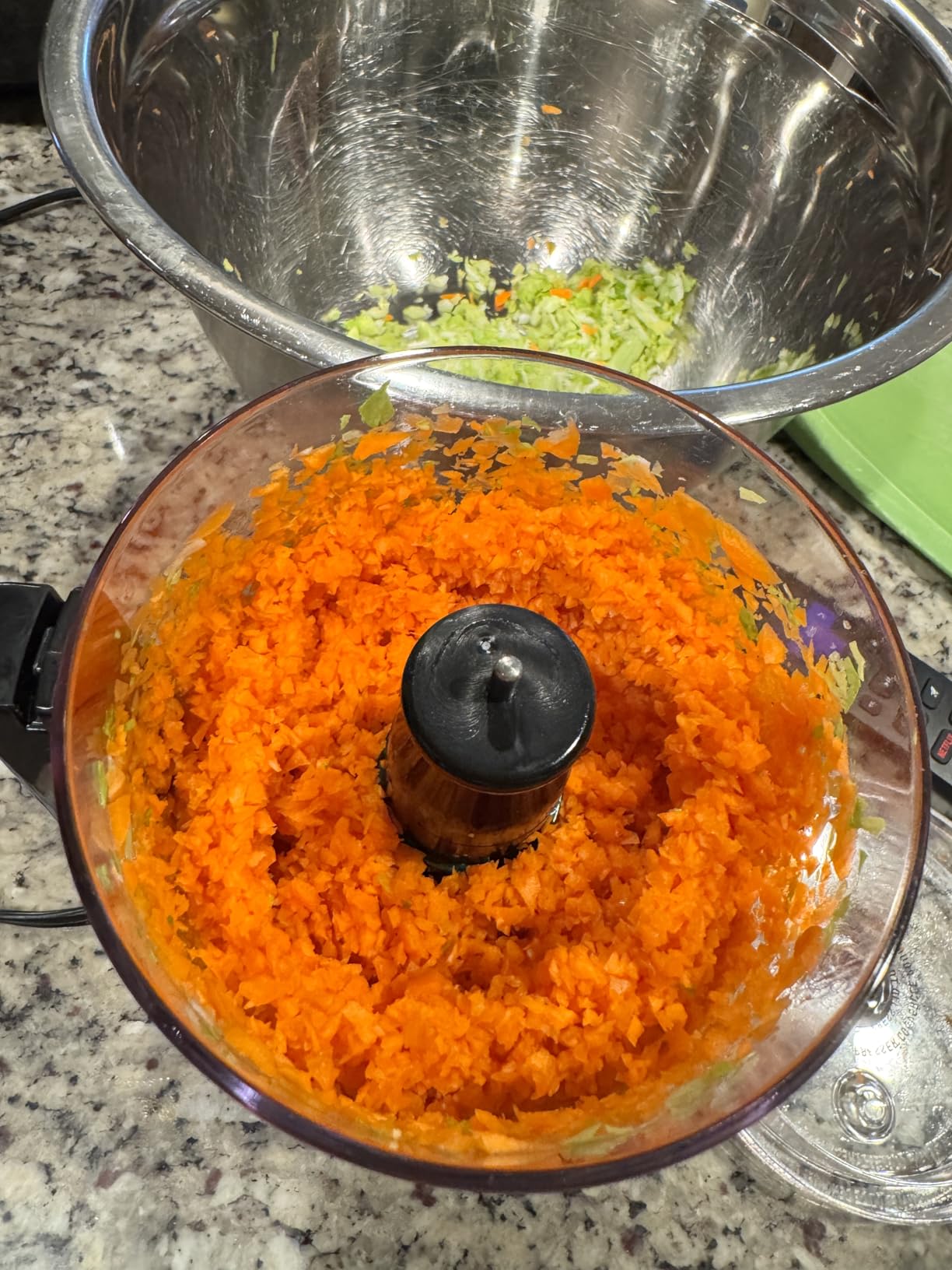 Hamilton Beach Electric Vegetable Chopper & Mini Food Processor. 3-Cup. 350 Watts. for Dicing. Mincing. and Puree. Black (72850) photo review