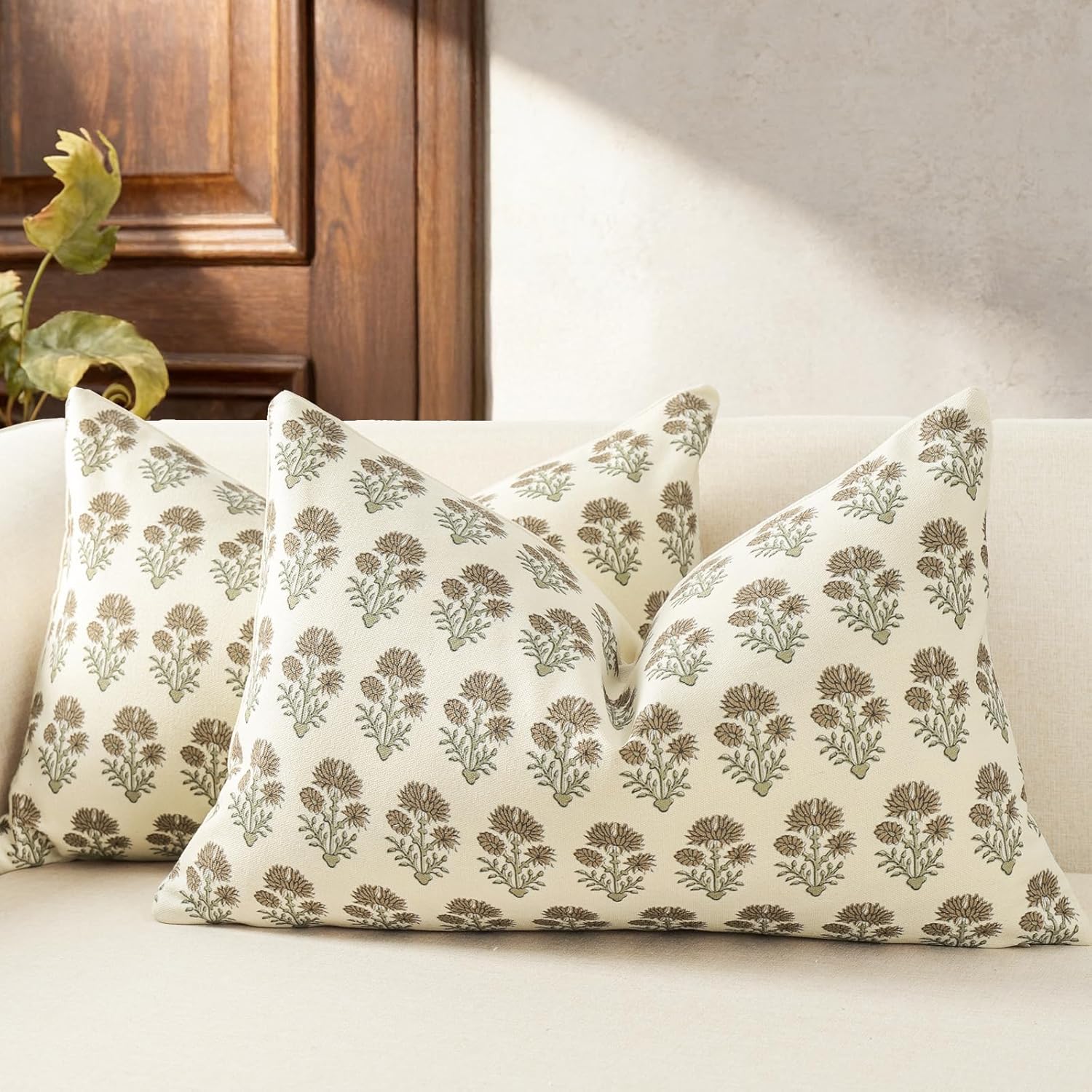 Farmhouse Floral Pillow Covers 20x20 Set of 2, Country Botanical Throw Pillow Cover for Sofa Couch Bed Living Room, Rustic Vintage Flower Cushion Covers Cottage Home Decor,Rust Meadow