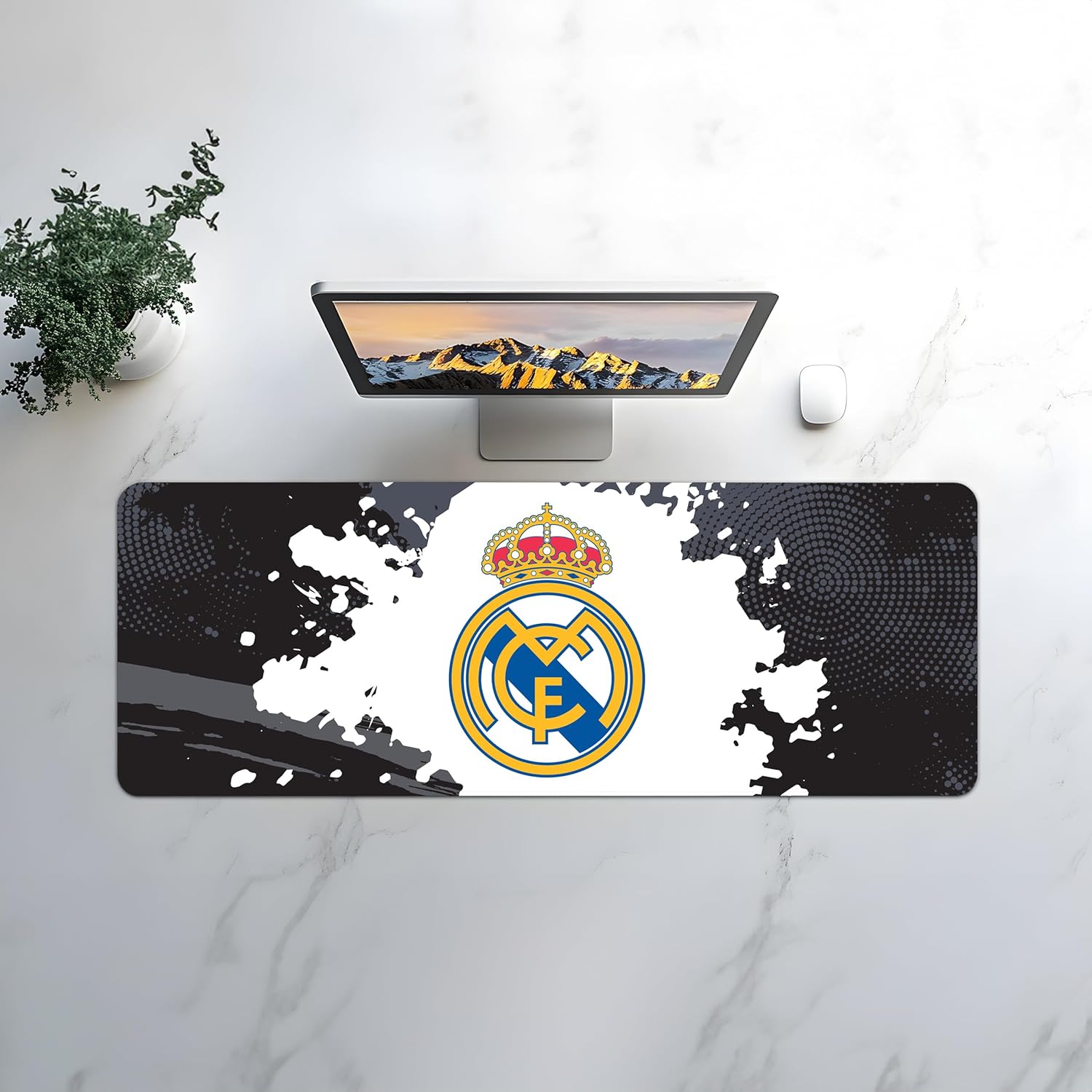 Licensed Décor Real Madrid Desk Mat - Full Crest on Colour Splash - Black and Grey - 35 x 60 cm