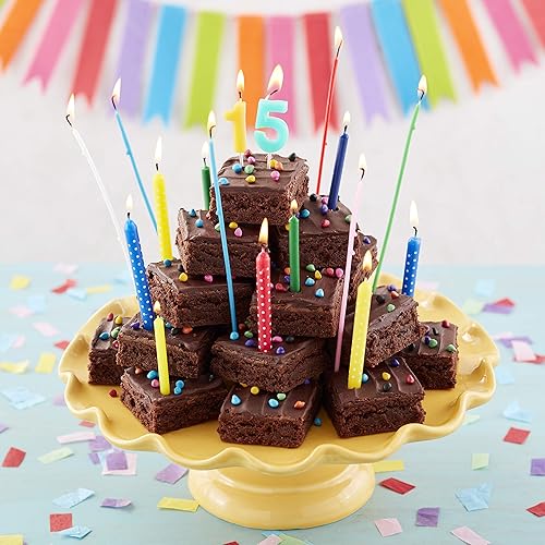 Vista 3 de Wilton Juego de velas de cumpleaños con número arcoíris, velas de número para pasteles de cumpleaños, juego de selección de velas de cera, números