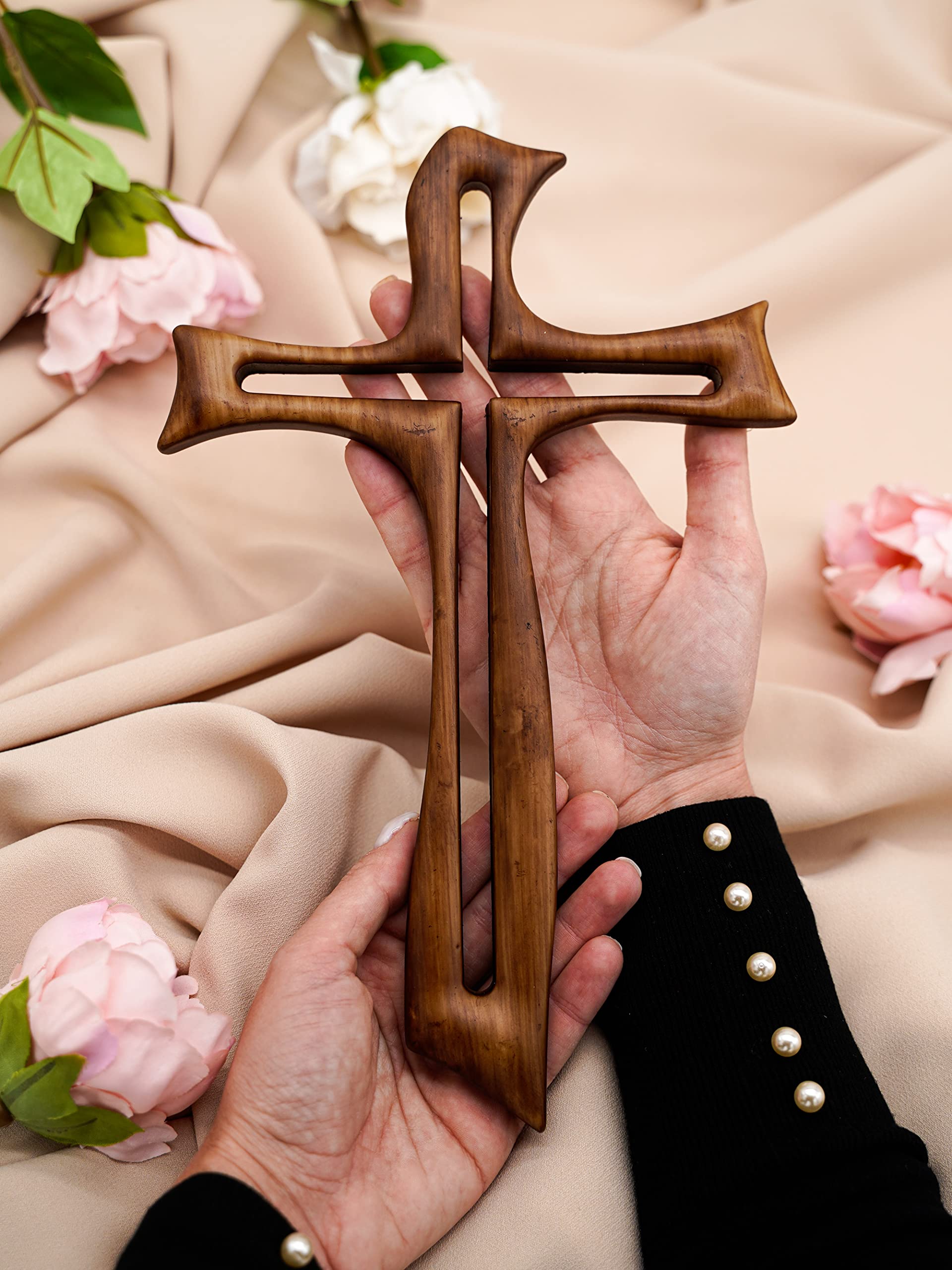 Holy Family Crucifijo Cruz Resina y Polvo de Mármol Efecto Madera de Pared 29 cm/Crucifijo de llave moderna | Único en su género | Producto artesanal fabricado en Italia (29 cm)