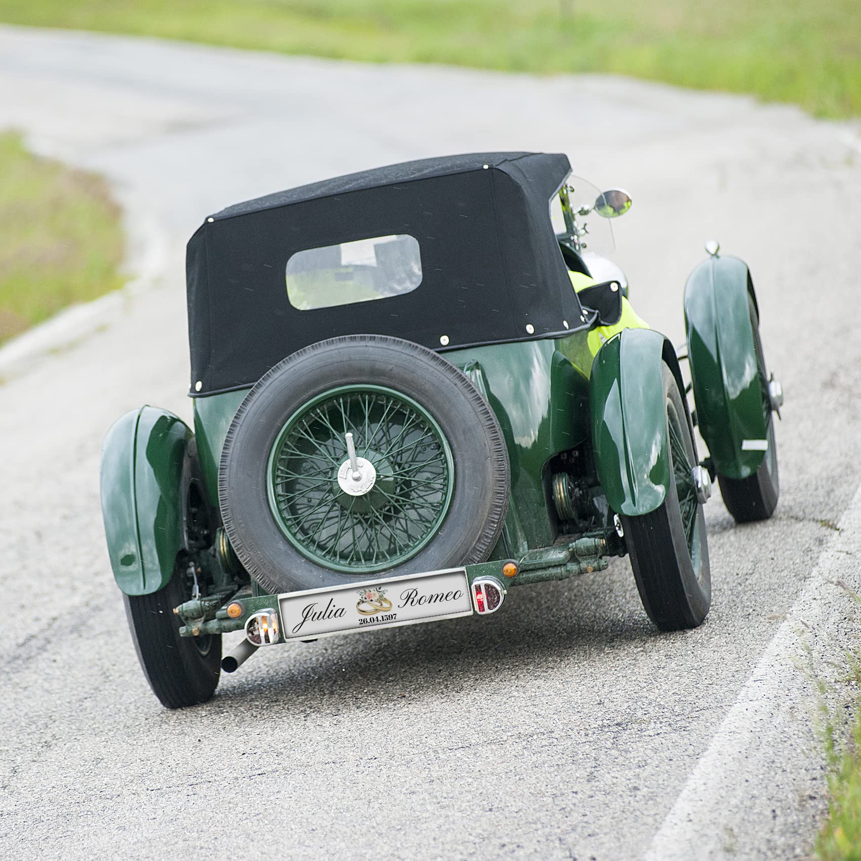 Finest Folia Targa Matrimonio Personalizzata per Auto – Adesivo con Nomi e Data degli Sposi – Coppia di Sposi, Decorazione Auto Matrimoniale, Targa per Nozze (01 Anelli d'oro, Inserti in plastica)