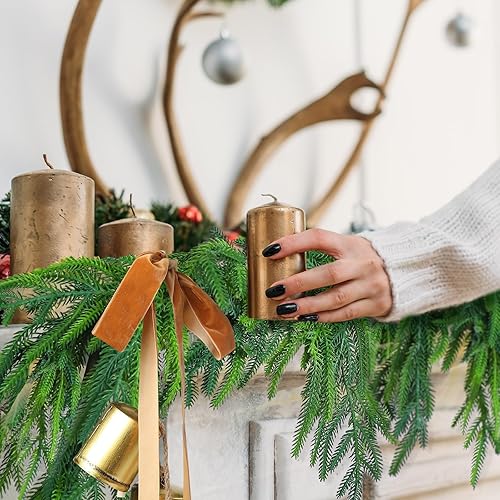 Miniatura 5 de 1 guirnalda de pino Norfolk con 1 cinta de terciopelo caqui, 3 campanas rústicas de hierro forjado para decoración del hogar de Navidad (9 pies)