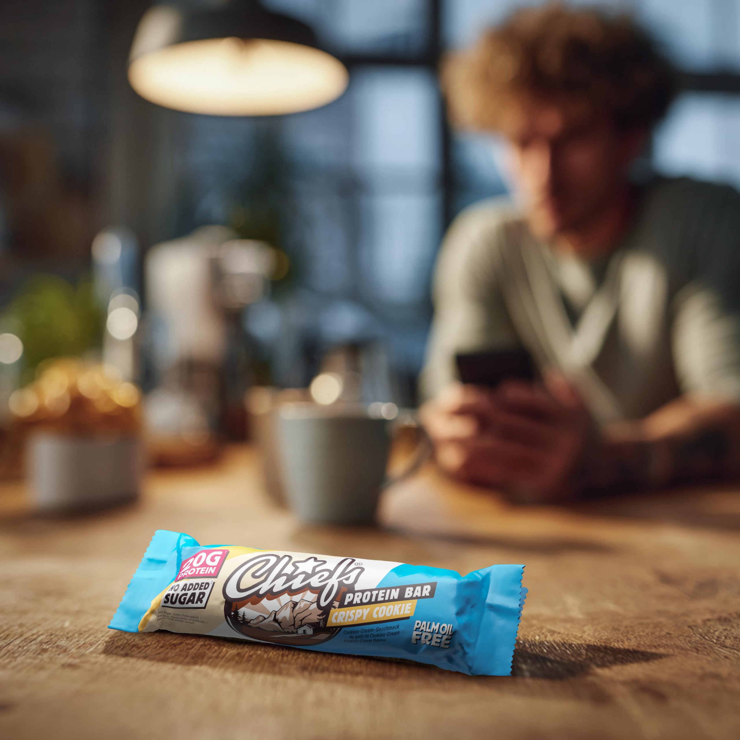 CHIEFS High Protein Riegel - knuspriger Crispy Cookie Geschmack - 12er Box - 20g Protein - perfekte Snacks ohne Zuckerzusatz - Low Sugar - 55g Eiweißriegel ohne Palmöl