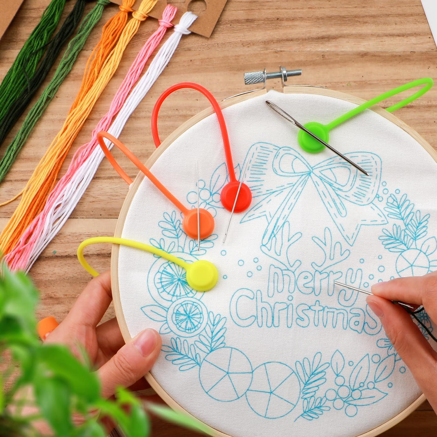 4pcs Silicone Fabric Clips Cable Ties, 4 Macron Colors Magnetic Needle Keeper Magnetic Cord Organizer Needle Holder Minders Cross Stitch Gift for Needlework Embroidery Craft