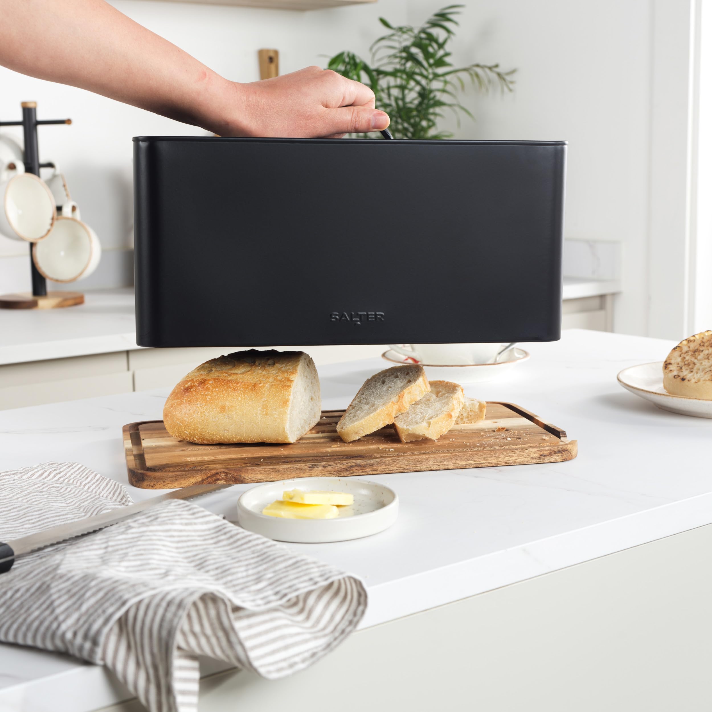 Salter Toronto Boîte à Pain Avec Planche à Découper En Bois D'Acacia – Rangement Élégant De Comptoir Noir, Idéal Pour Trancher Et Servir