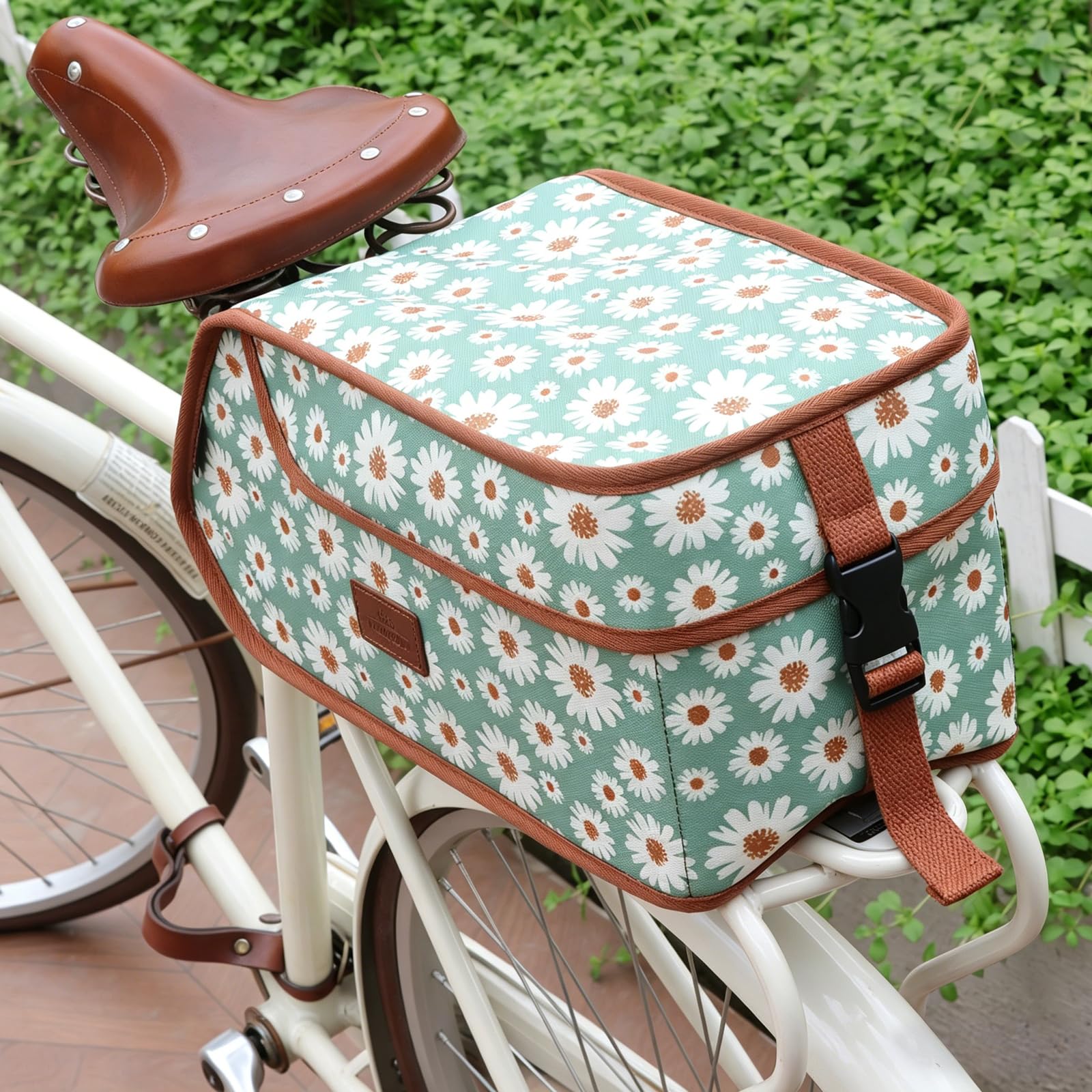 wasserdichte Fahrradtasche aus Segeltuch, isoliert, für den Transport von Lebensmitteln