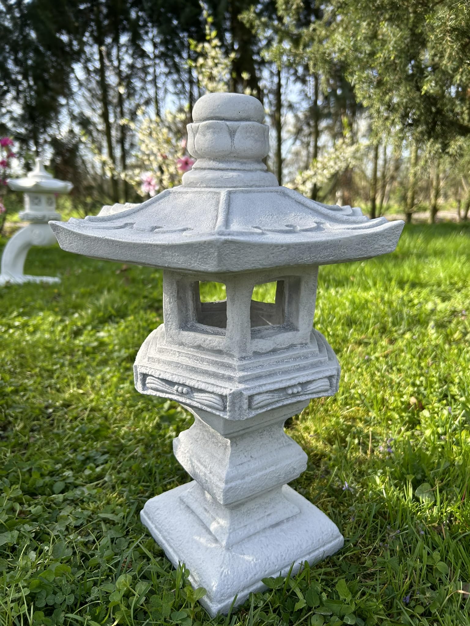 FABRIQ Yukimi Doro Statuetta decorativa da giardino in pietra artificiale, lampada giapponese su base, grigio, resistente al gelo, altezza: 42 cm