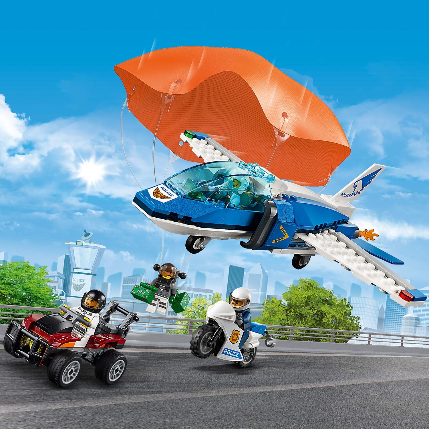 LEGO City Arresto con Il Paracadute della Polizia Aerea con 3 Veicoli: Aeroplano, Automobile e Moto Giocattolo, Set di Costruzioni per Bambini, 60208