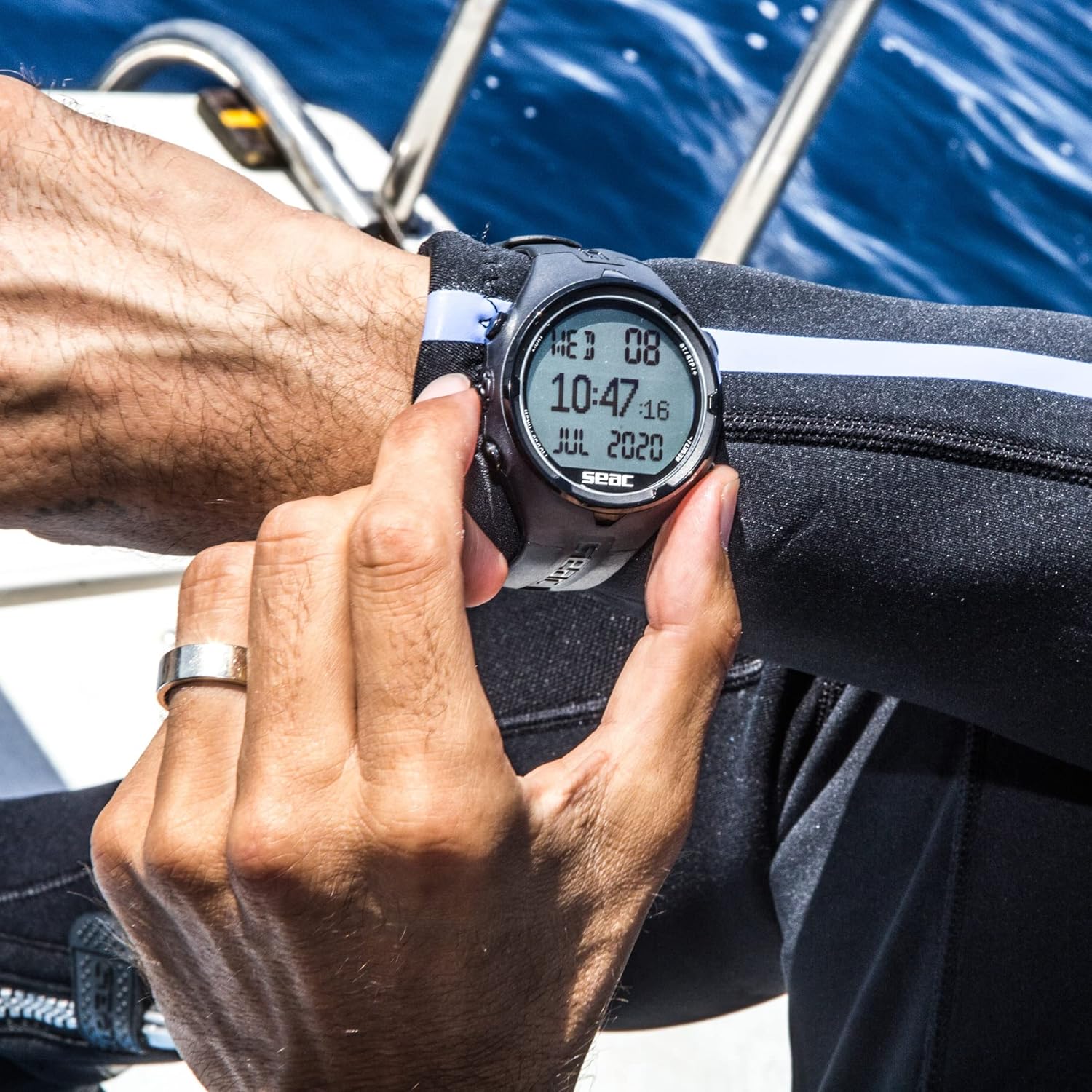 Person wearing SEAC Action HR Dive Computer during a dive