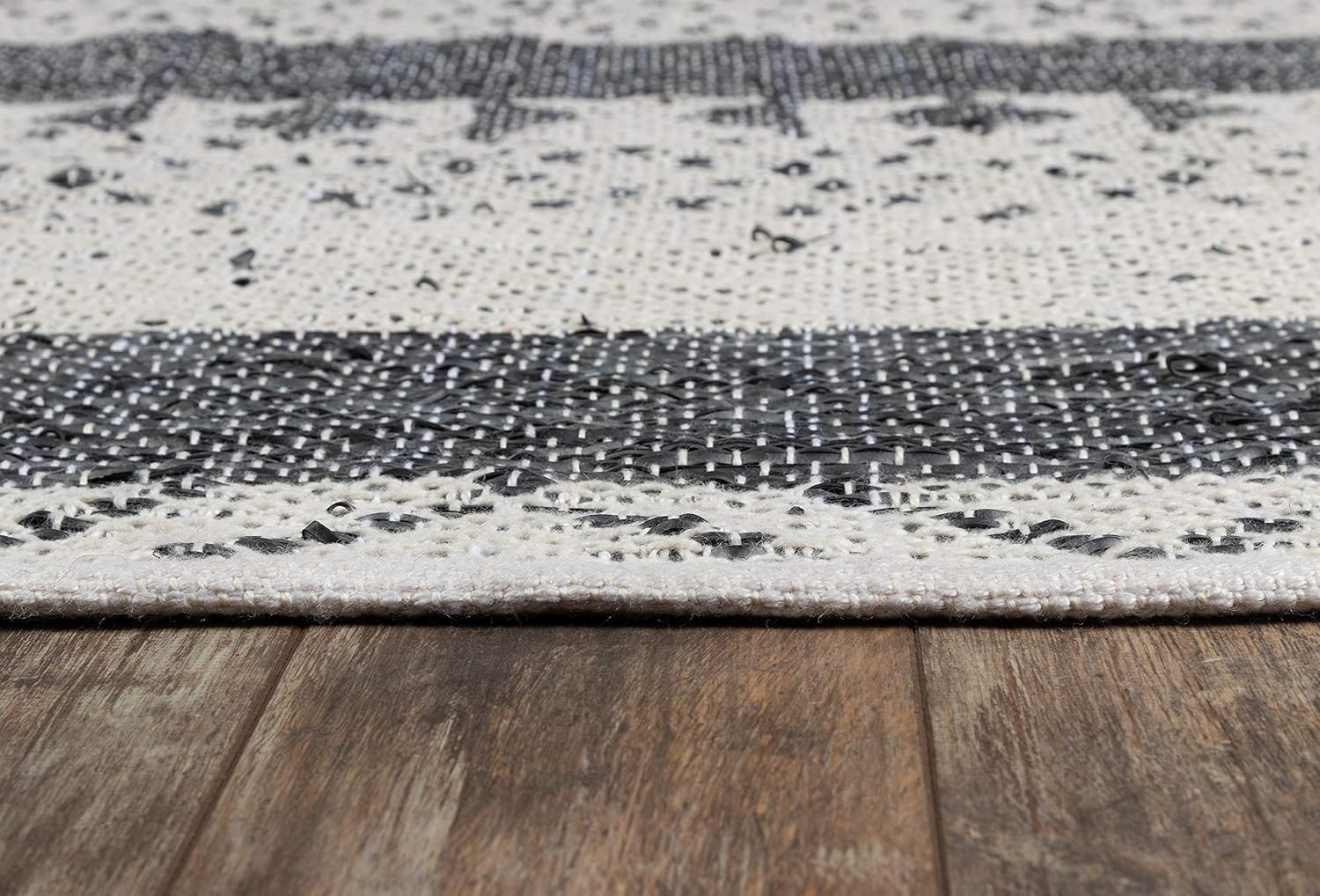 Momeni Otto Geometric Hand Woven Black Area Rug 5' X 7'6"