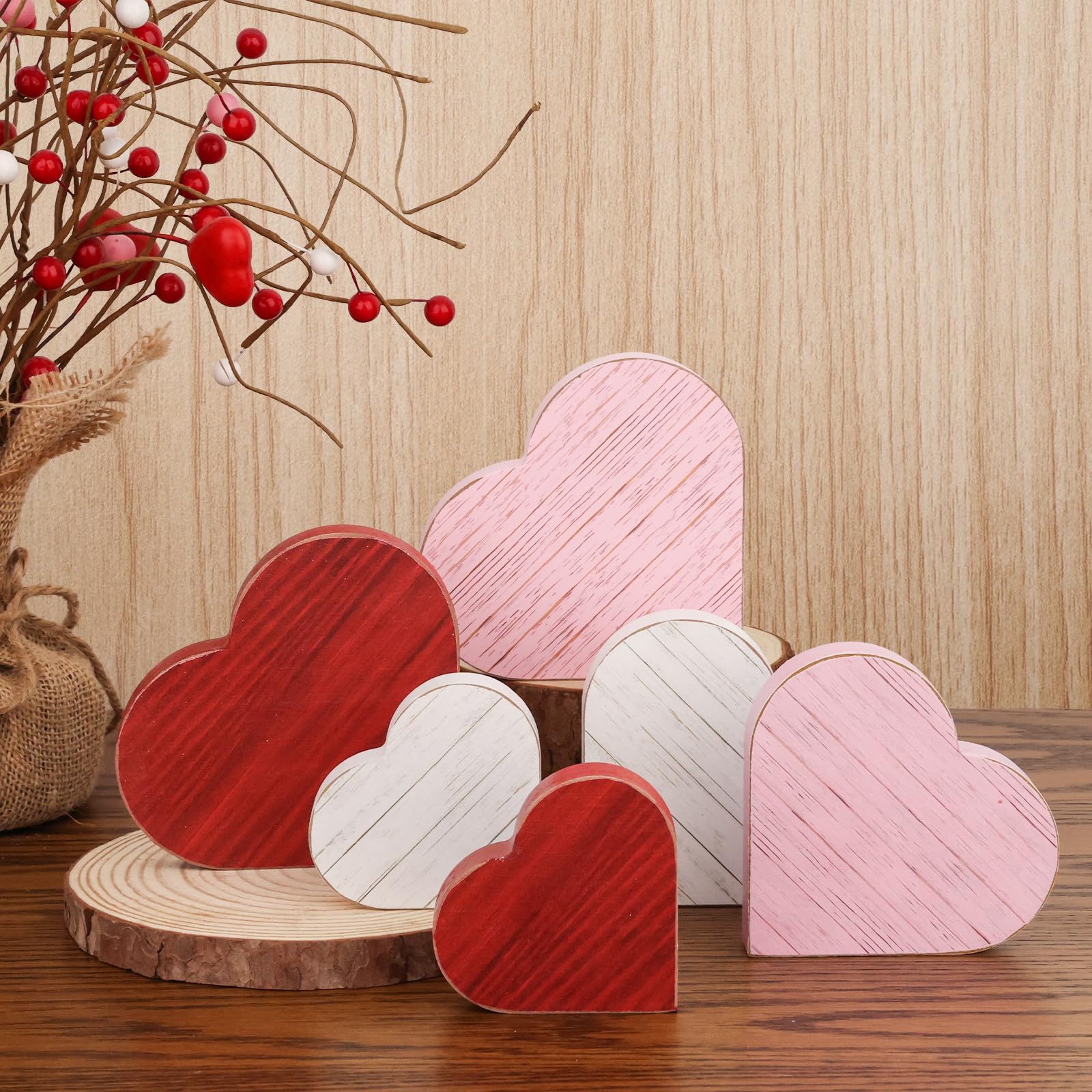 Décoration Saint-Valentin de table : 6 cœurs en bois rustique pour plateau à étages