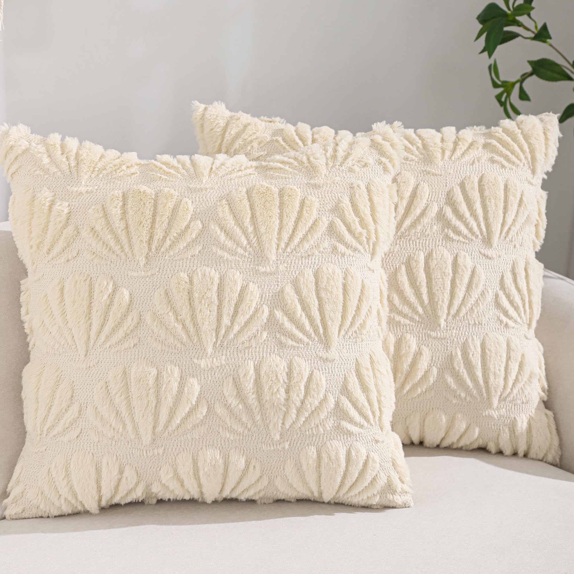 Tosleo Seashell Pillow Covers 18x18 Set of 2 Summer Decor Beige Beach Shell Throw Pillow Cover Soft Plush Faux Fur Jacquard Pillow Case Coastal