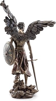 世界で最も小さい独立国 ローマ教皇庁 (バチカン) 剣を持った大天使聖ミカエル像 世界で最も小さい独立国 ローマ教皇庁 (バチカン) 剣を持った大天使聖