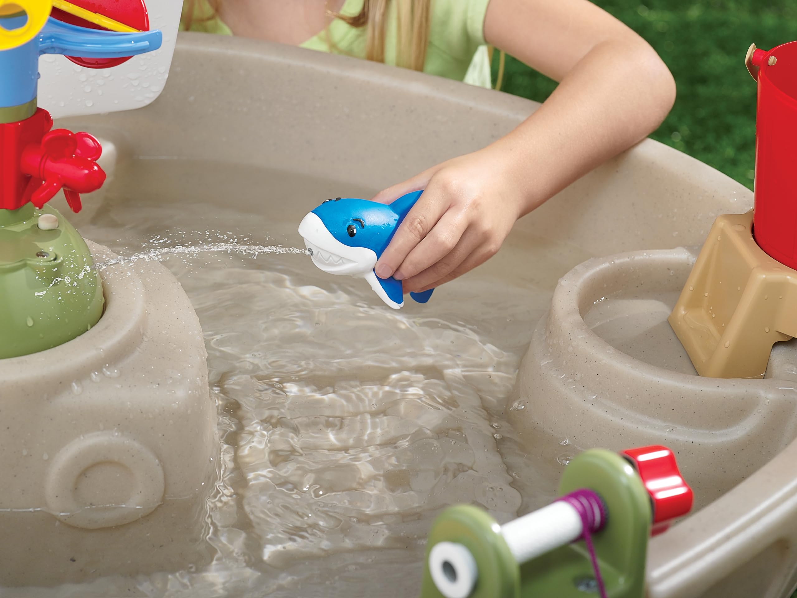 Little Tikes Anchors Away Pirate Ship - Mesa de Juego Acuática con Cañón, Spinner y Diversión con Salpicaduras, Fomenta el Juego Creativo, para Niños Entre 3 y 10 Años