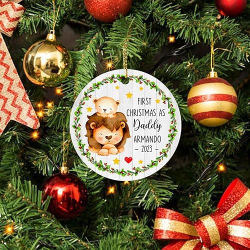 Vista 41 de Adorno de Navidad con texto en inglés "Your First Christmas As My Daddy 2025", regalo de recuerdo personalizado para nuevo papá Adorno Your Are
