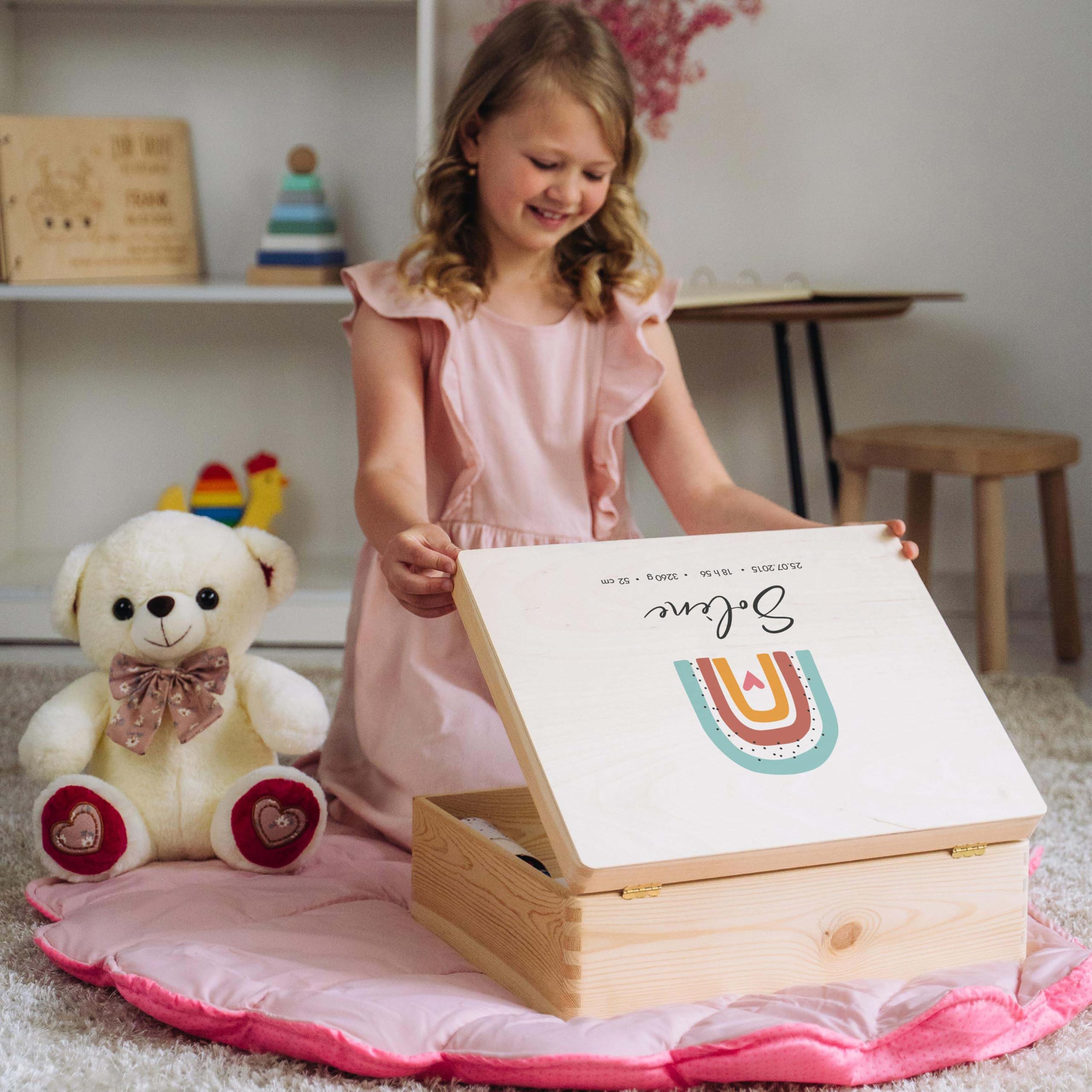 LAUBLUST Boîte à souvenirs bébé personnalisée - Cadeau de naissance avec prénom | Arc-en-Ciel, tailles S, M, L - Boîte à souvenirs pour filles & garçons | Boîte en bois naturel ou blanc, FSC®