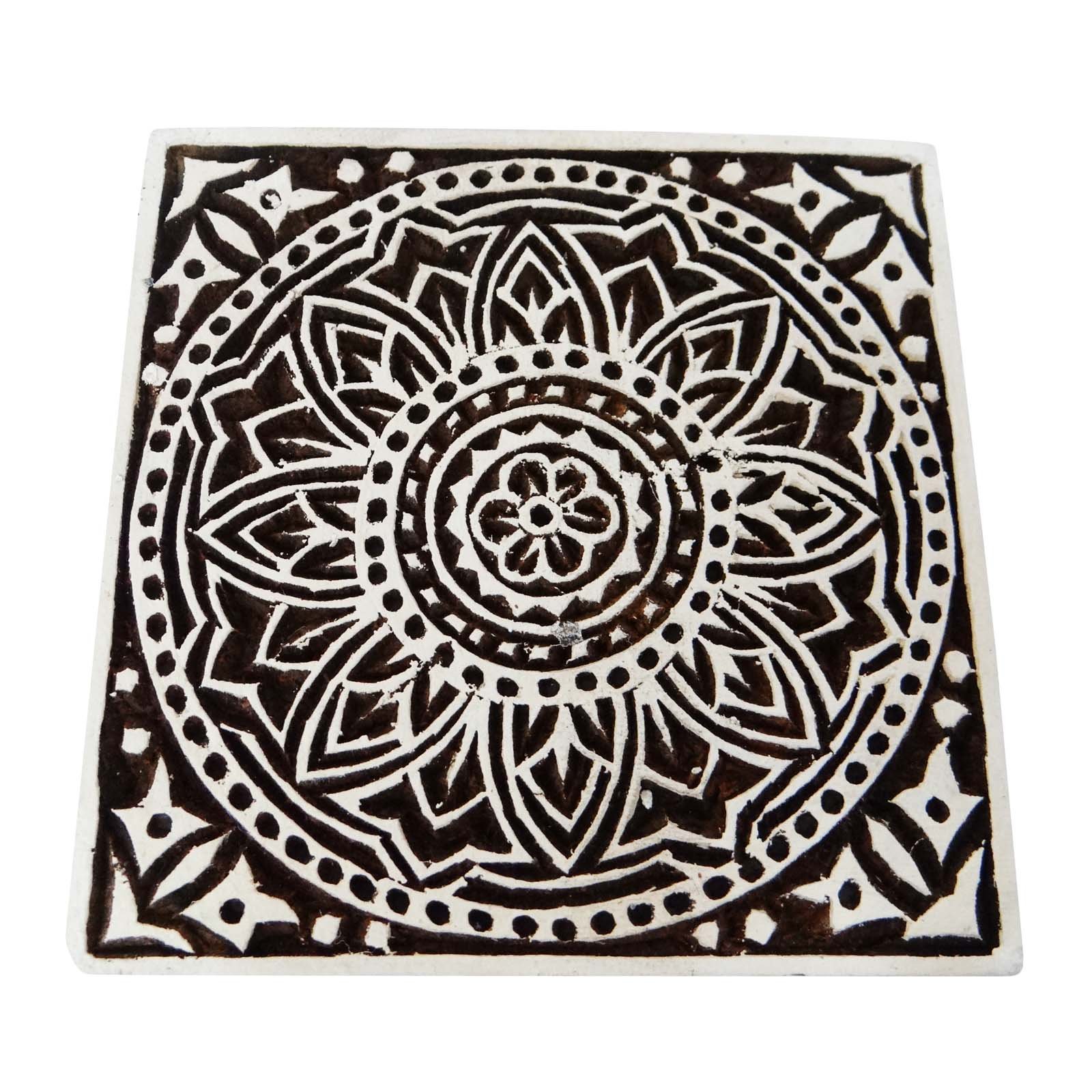 Motif floral timbre art indien en bois pour donner vie à vos projets de couture