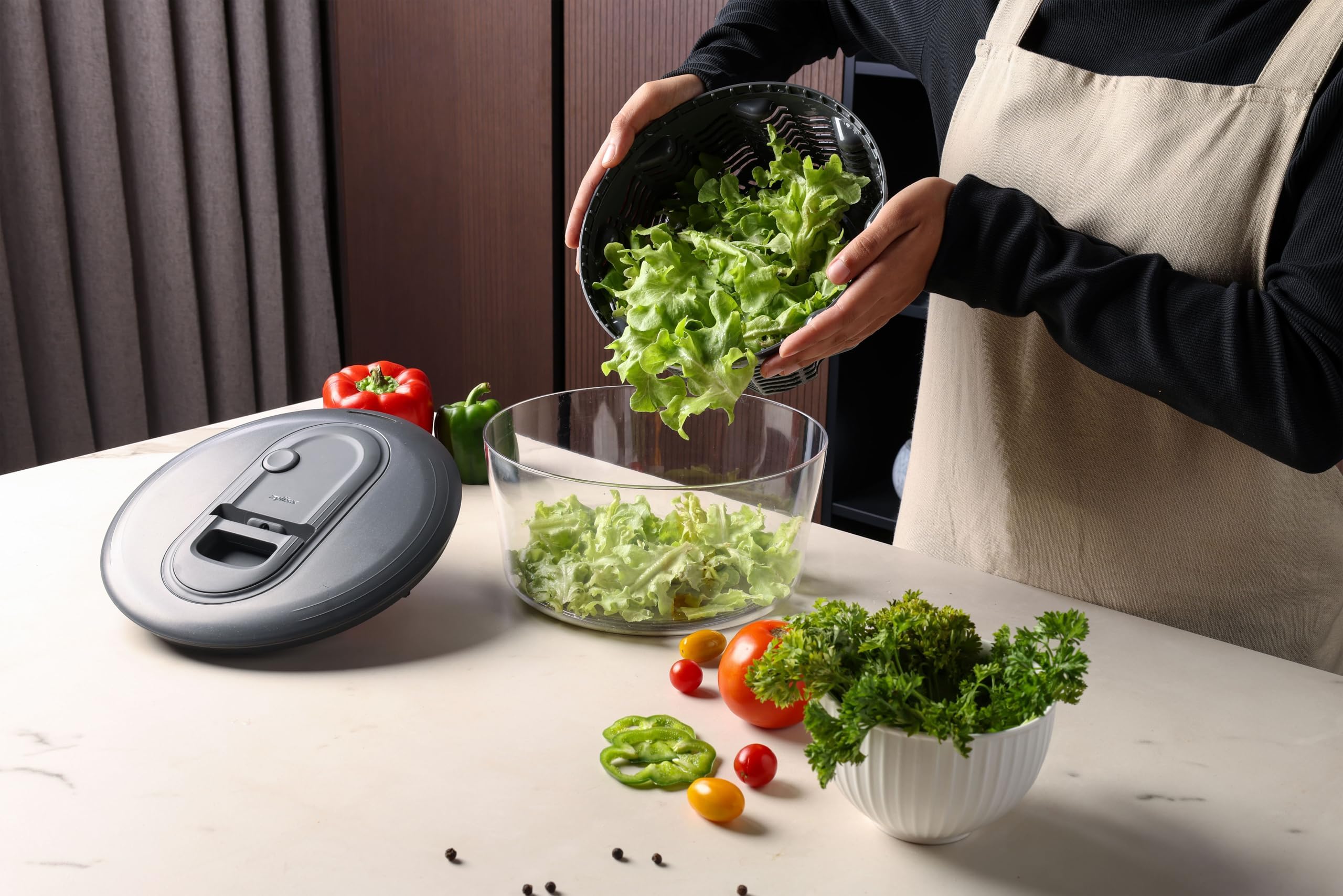 Zyliss Easy Spin Classico Centrifuga per Insalata Piccola 3,5 L, Tecnologia AquaVent™, Cordicella e Pulsante d'Arresto, Scarico, Base Antiscivolo, Senza BPA, Asciuga Insalata Centrifuga, Grigio