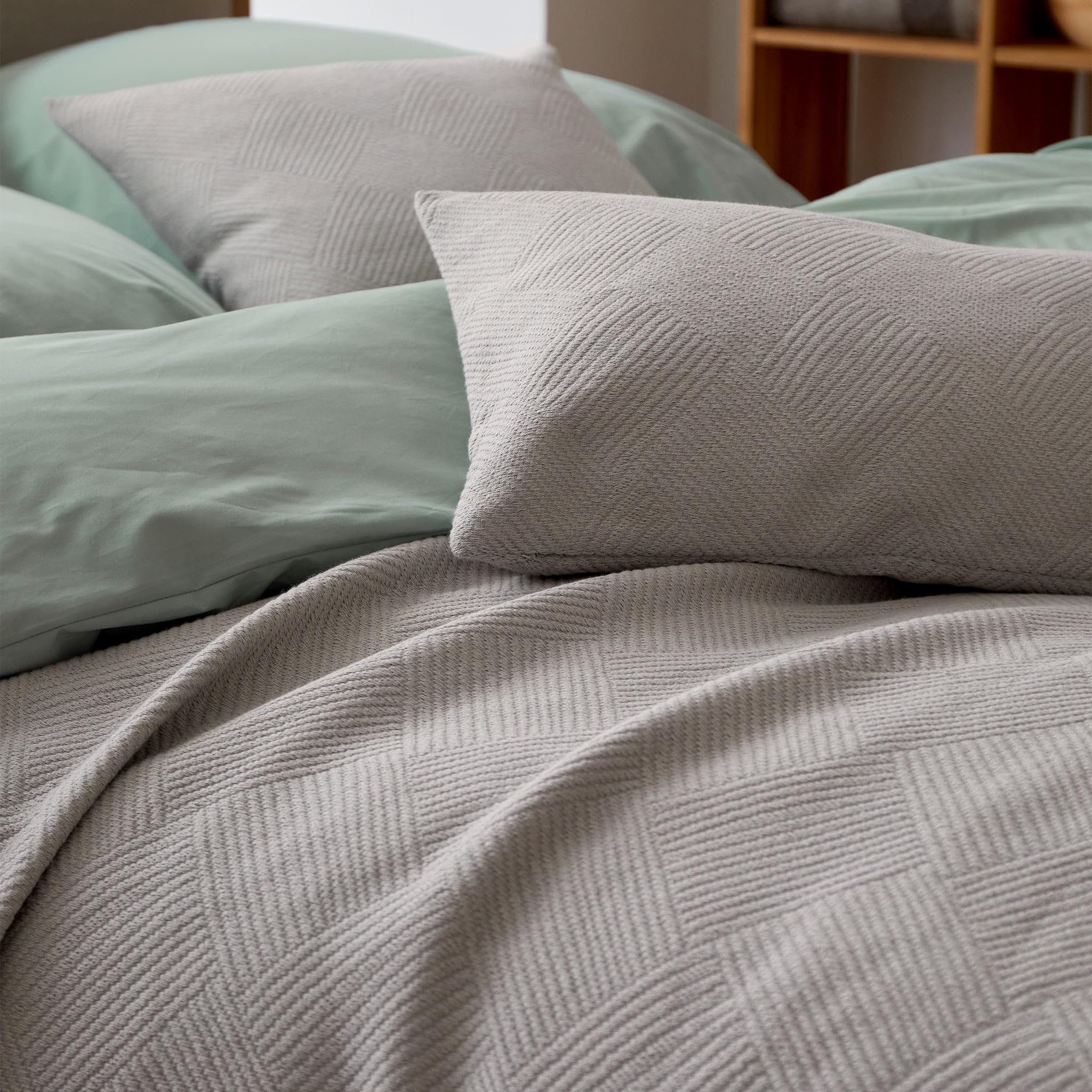 URBANARA Eviera Tagesdecke 200x220 cm I 100% Baumwolle (BCI) Made in Portugal Weich & Atmungsaktiv I Sofa Bett-Überwurf Couchdecke Wohndecke Kuscheldecke Plaid Bedspread Oeko Tex 100 I Creme