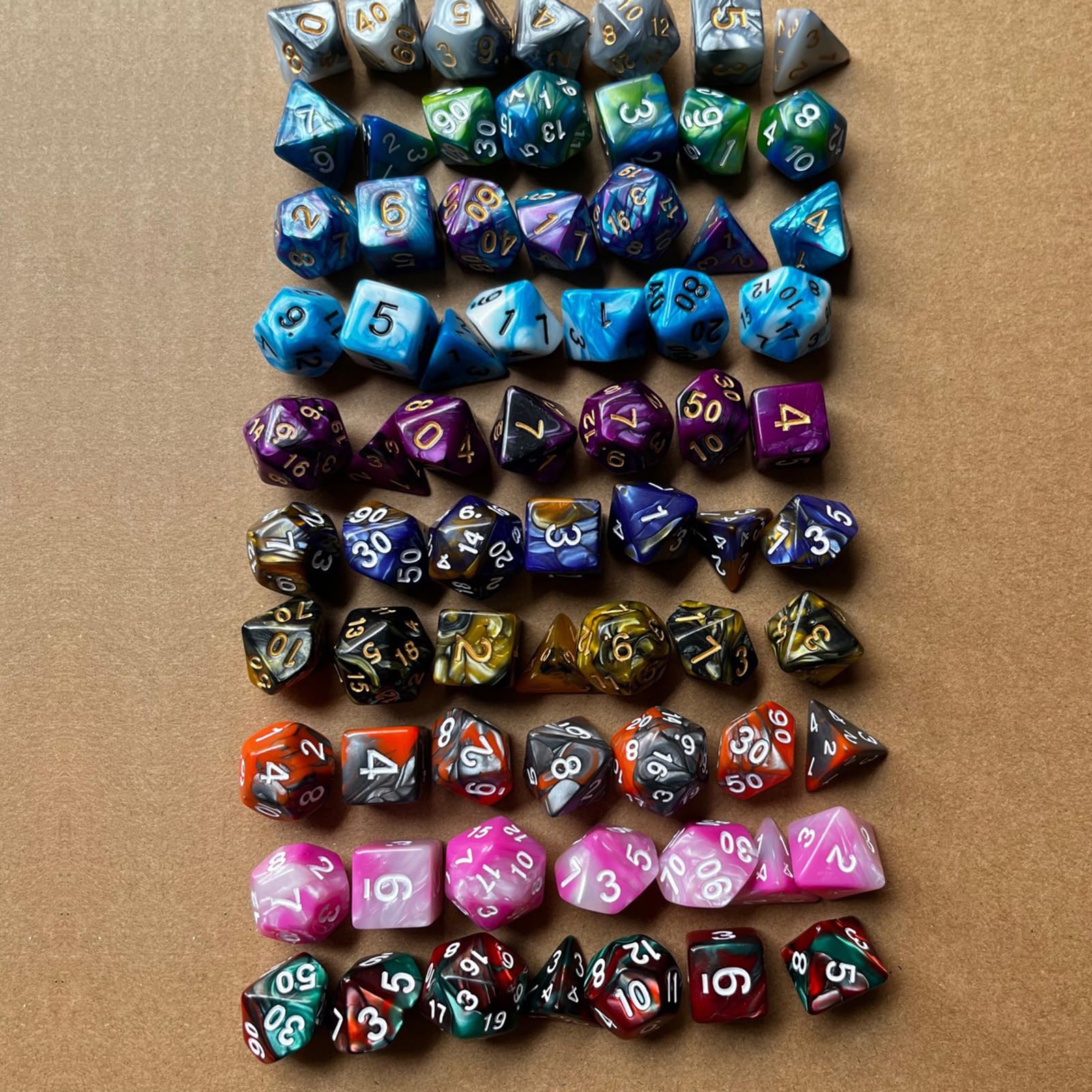 Set di 70 dadi acrilici multilato, cubi poliedrici, 10 cubi da tavolo colorati, facili da leggere, durevolezza