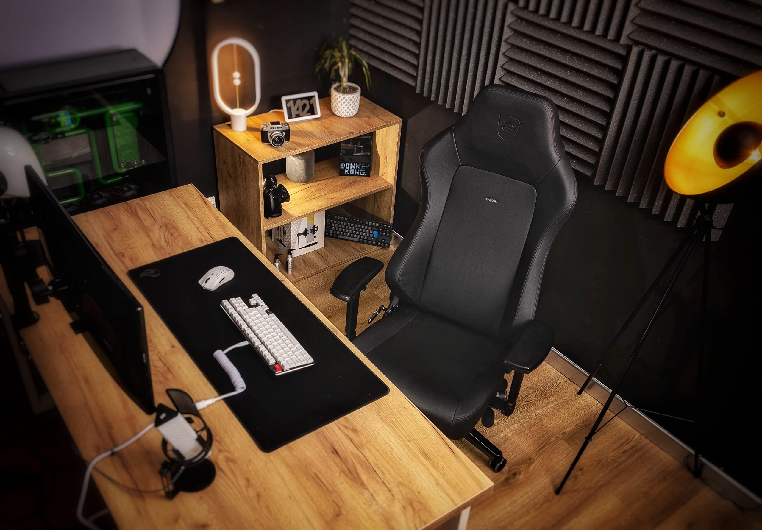 noblechairs Hero Black Edition - Hochwertiger und langlebiger Gaming Stuhl inklusive Kissen, atmungsaktives Kunstleder, Premium-Verarbeitung