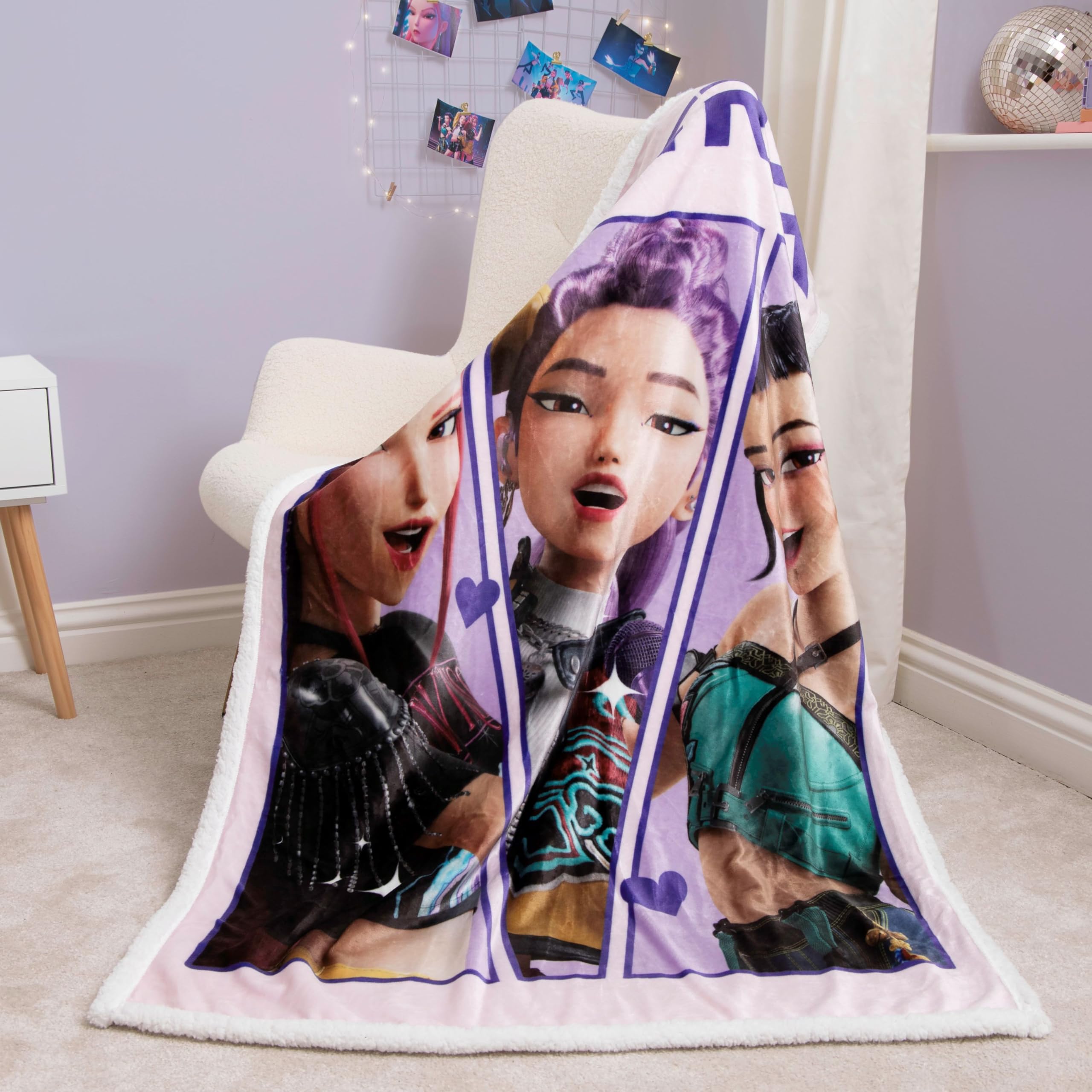 K Pop Demon Hunters Couverture polaire sous licence officielle | Polaire super douce et chaude avec dos Sherpa | Design prêt à l'emploi | Parfait pour la maison, les soirées pyjama et le camping | 120