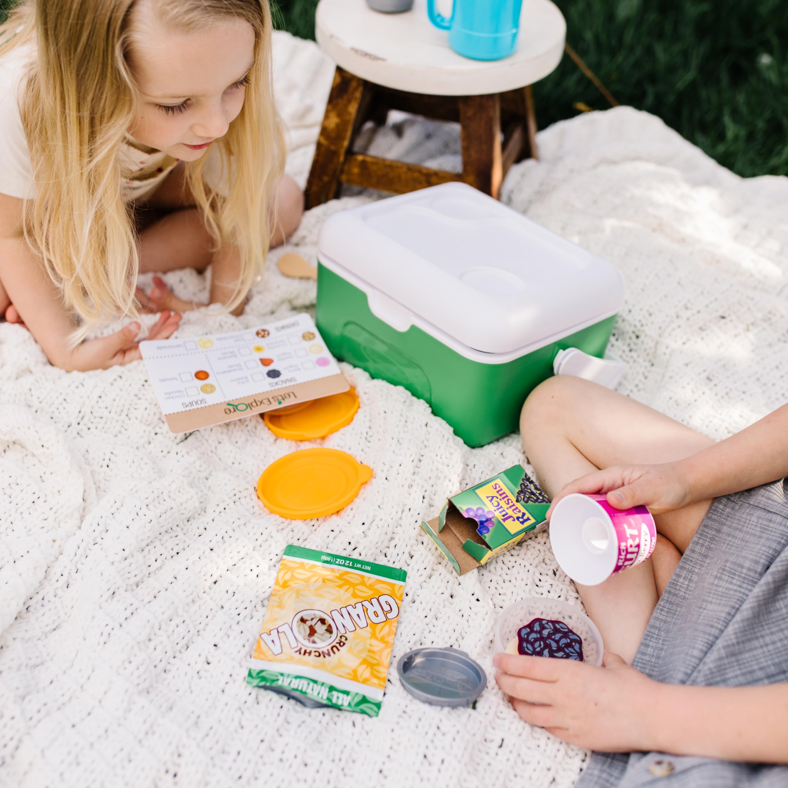 Melissa & Doug Let's Explore Camp Cooler, Nevera portátil para niños con Accesorios, Juego Creativo de simulación, Comida de Juguete, Regalo para niños y niñas de 3 4 5 6 7 años
