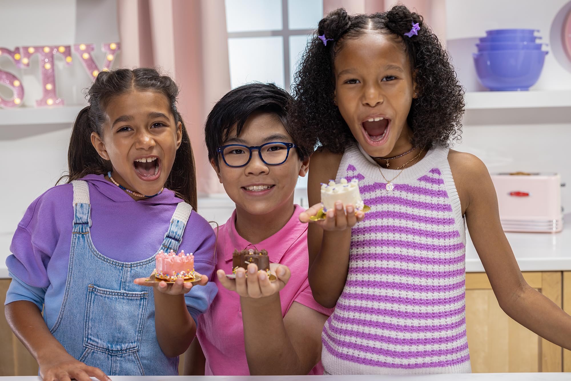 Kit Pâtisserie Créatif Licorne pour Enfants dès 6 Ans - Préparations pour Gâteaux + Glaçage + Déco - Cuisson Micro Ondes
