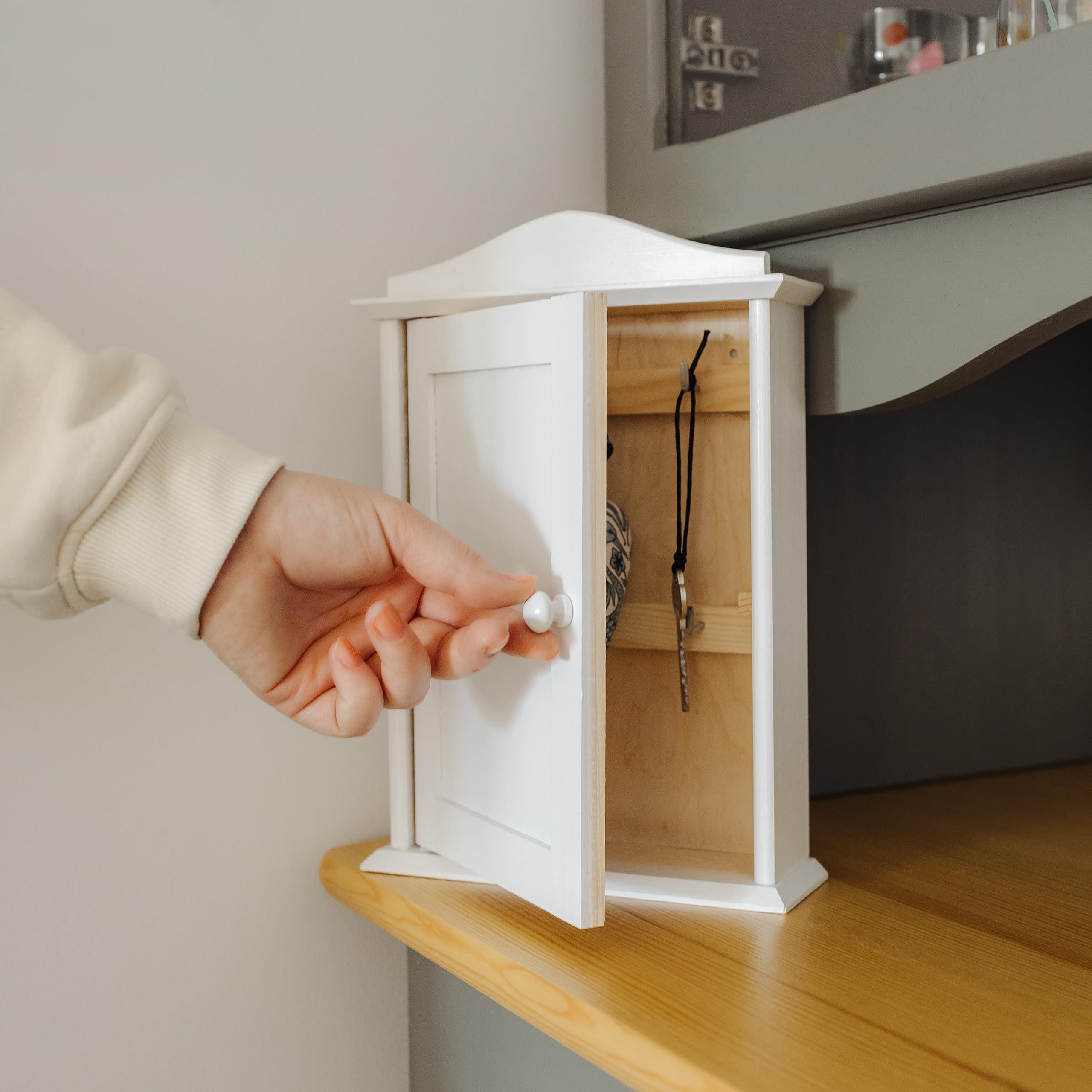 Creative Deco Decorativa Cassetta Portachiavi Bianca in Legno con 6 Ganci | 20 x 6 x 29,5 cm | Appendichiavi Bianco | Scatola Portachiavi Bianca con Ganci, Ideale per Conservazione e Decorazione