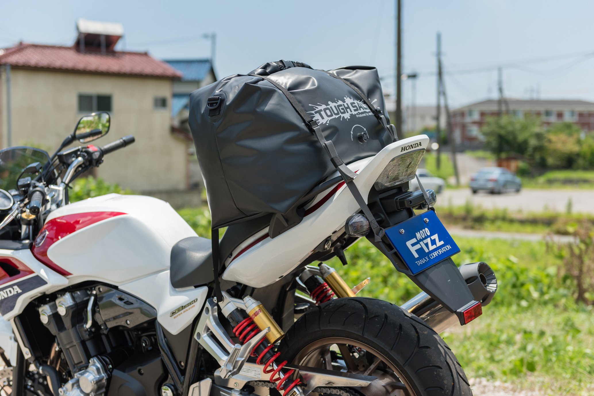 タナックス(Tanax)のストアを表示 タナックス(TANAX) バイク用荷掛けフック MOTOFIZZ プレートフック3 (ブラック) MF-4729 in use