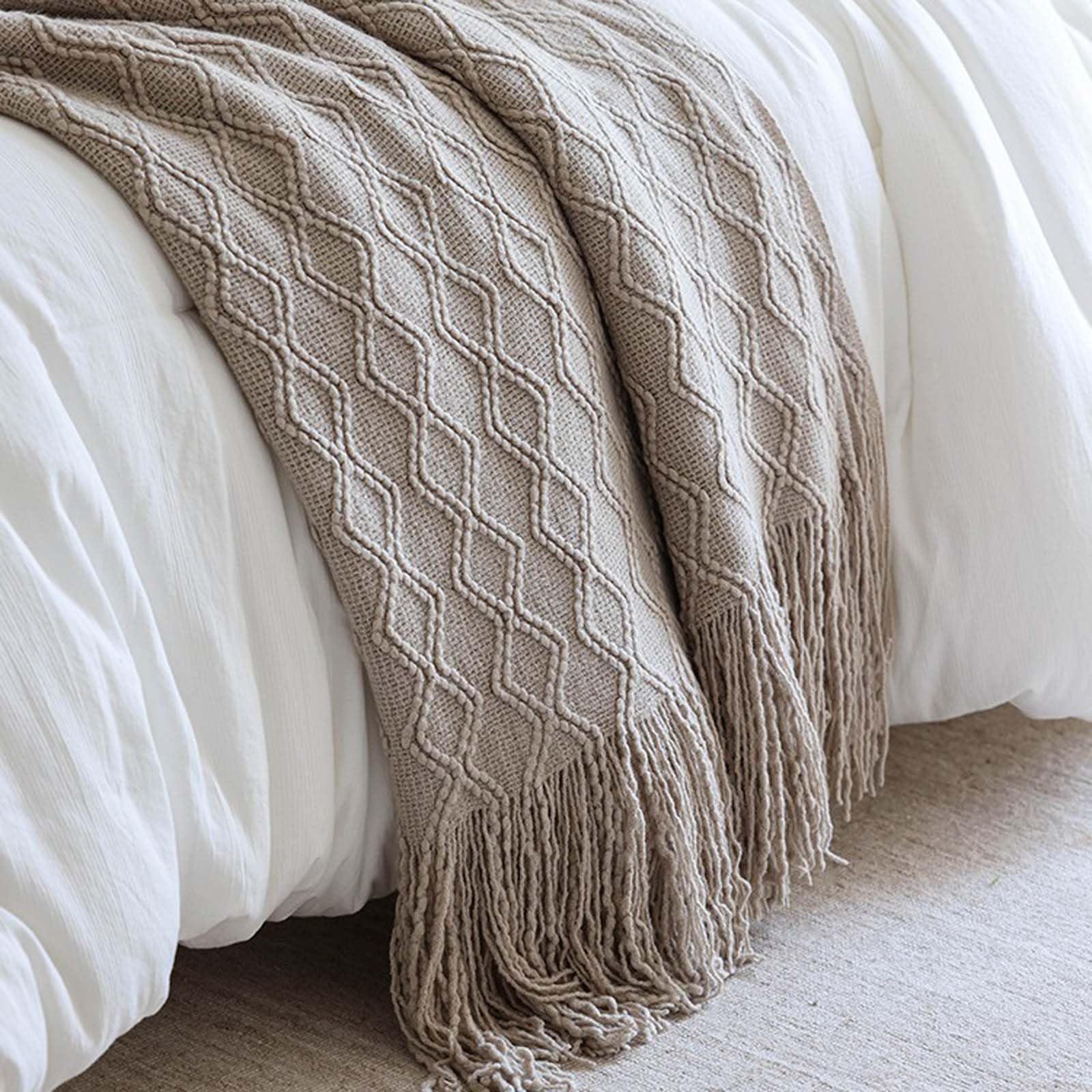 Couverture tricotée pour un canapé chaleureux lors de vos soirées d'hiver