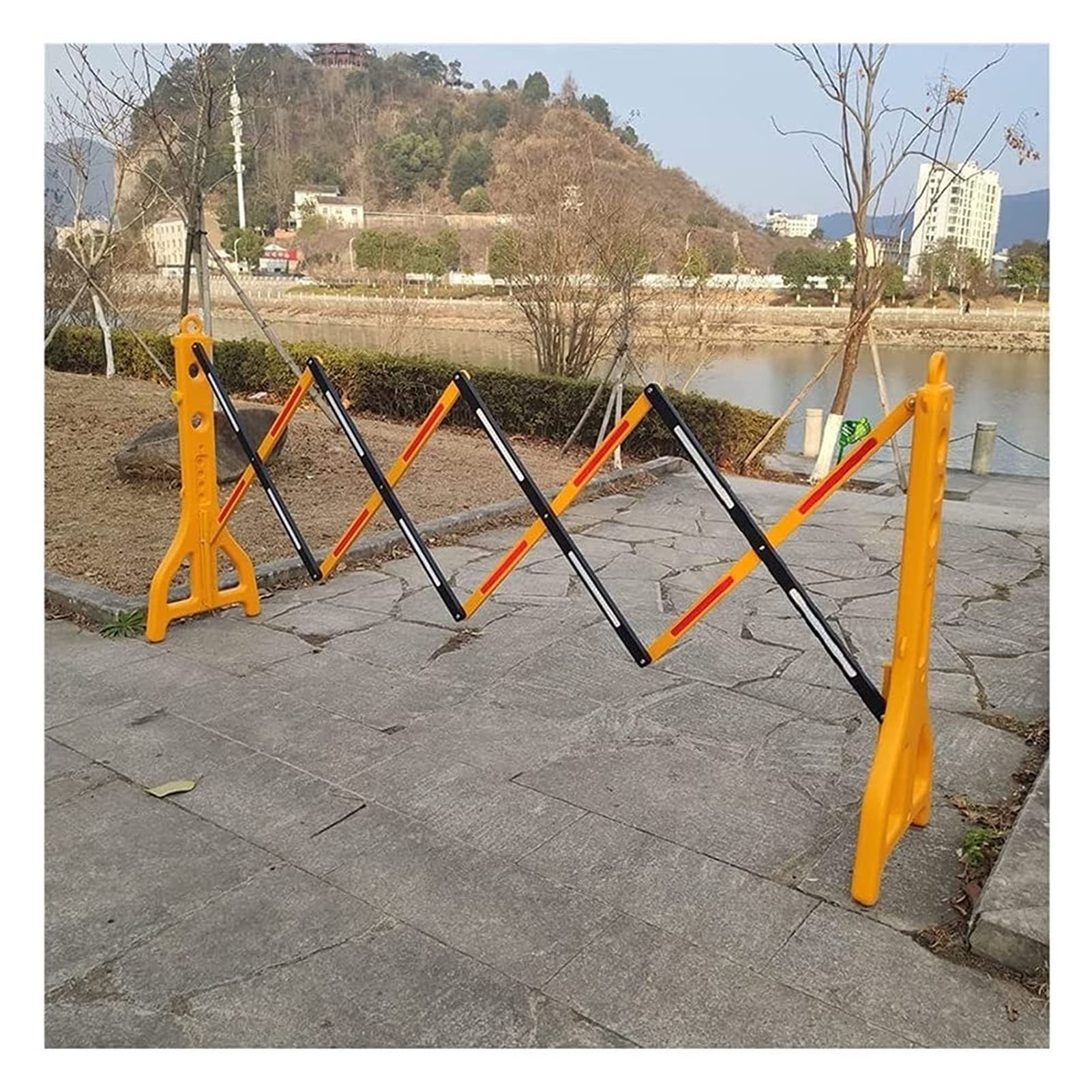 ASerZenith Expandable Mobile Barricade Expandable Mobile Barriers,Collapsible Traffic Fence,Water Filled Insulation With Reflective Strips For Parking,Construction Flexible Crowd Control Barriers