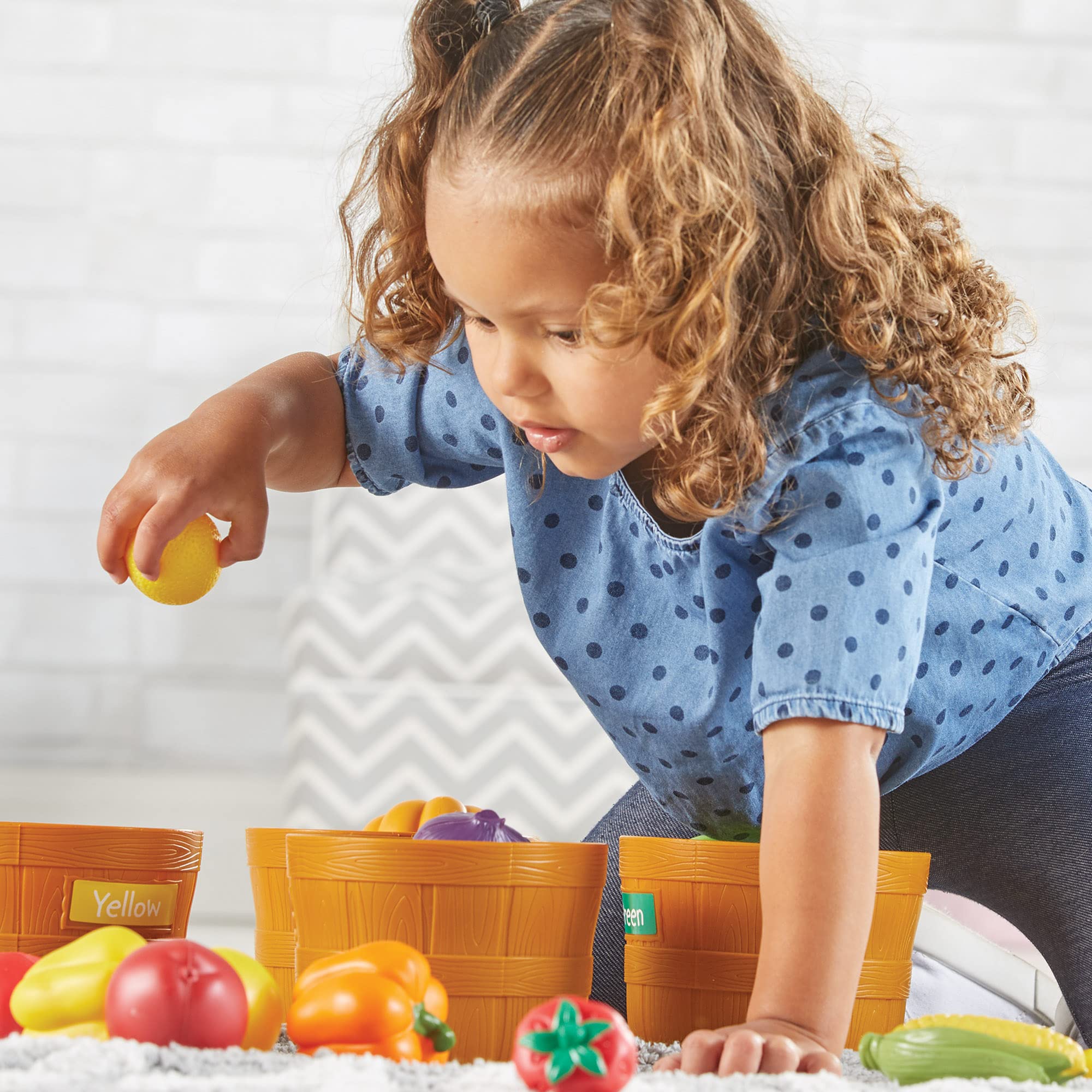 Learning Resources Set di Classificazione Colore, Mercato dei Contadini, Frutta e Verdura Giocattolo, Gioco Educativo, Regalo Bambini 18 Mesi, 3 Anni