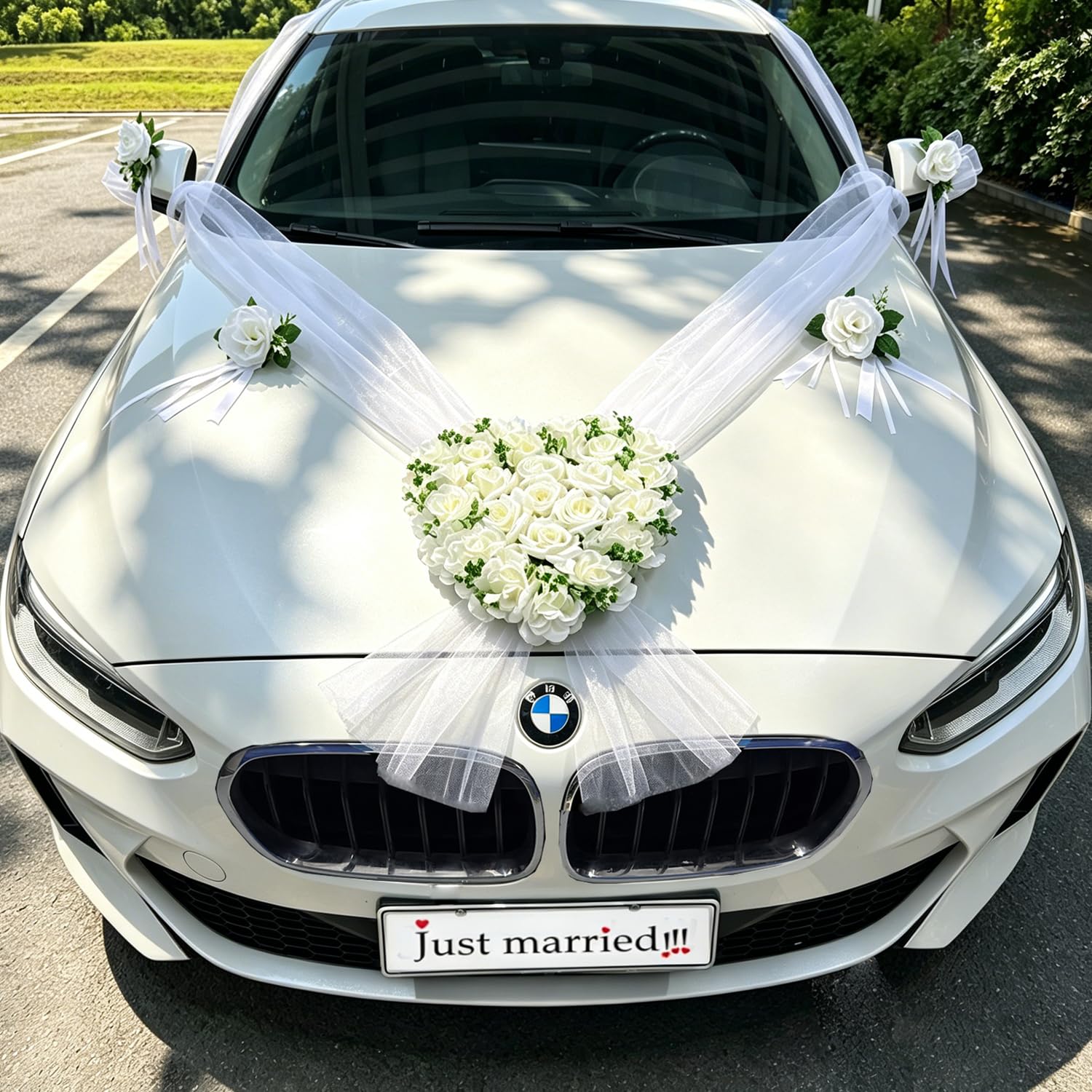 Weiß Herzförmig Autoschmuck Hochzeit Motorhaube, Hochzeit Autoschleifen,Auto Girlande, Auto Schmuck Braut Paar Rose Deko, Seidenblumen für Hochzeitsauto mit Extrastarken Saugnäpfen und 2x240cm Organza