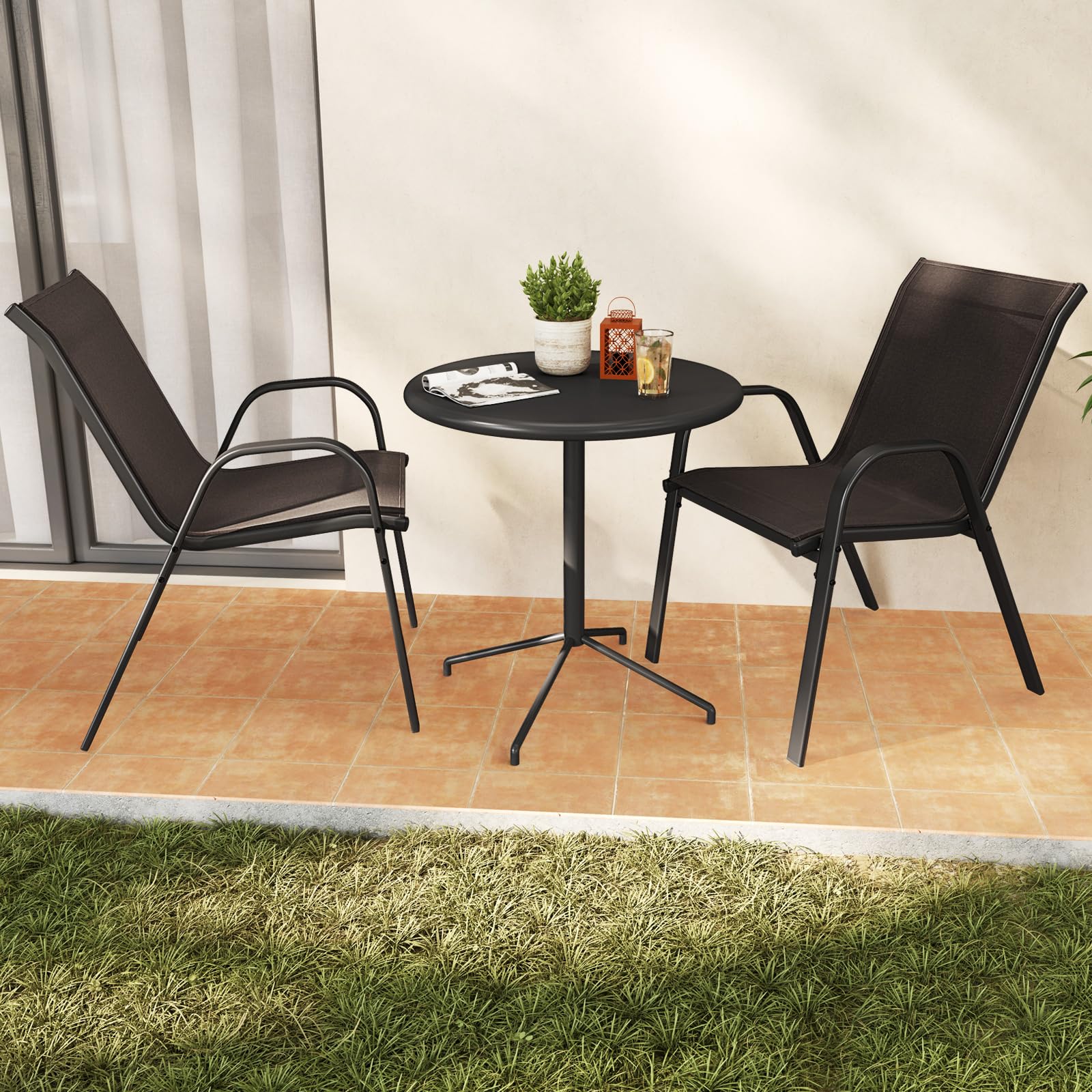 GIANTEX Juego de 2/4 Sillas de Patio, Sillas de Comedor Apilables con Estructura de Metal Resistente y Tela Transpirable, Respaldo y Reposabrazos Ergonómicas, para Terraza, Piscina, Jardín (2, Marrón)