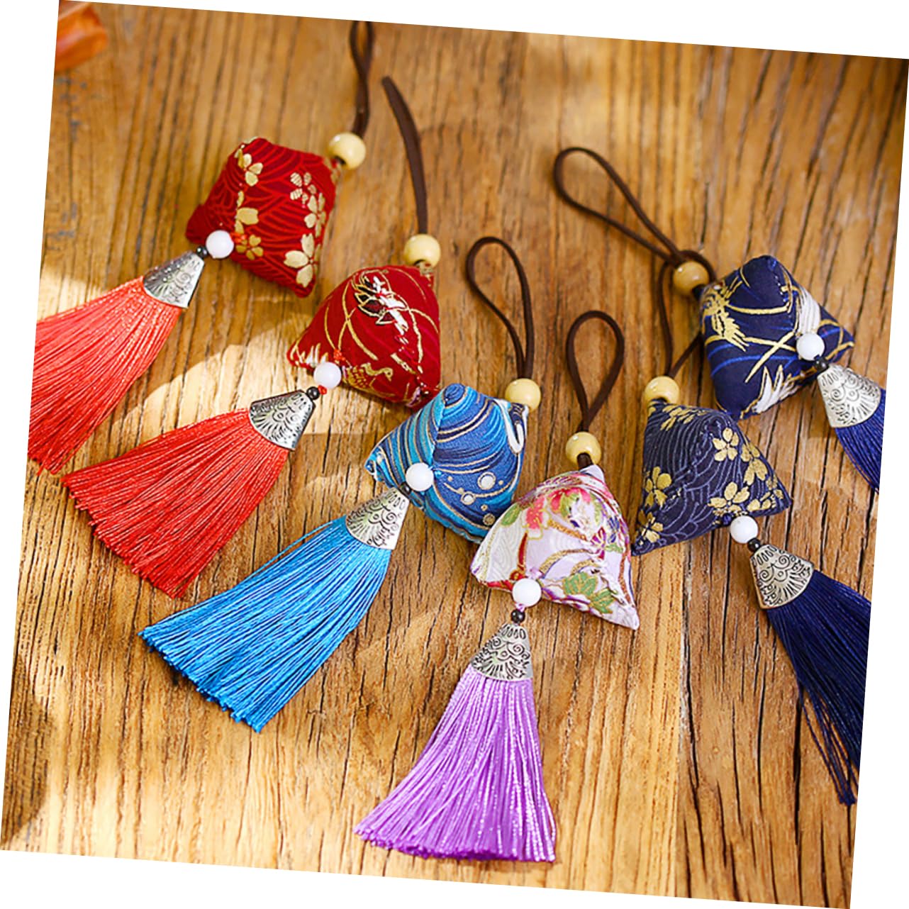 Veemoon 5pcs Japanese Style Sachet Pendants Handmade Silk Sachet Bags for Decor Unique Design Car Bag Room Decorations Random