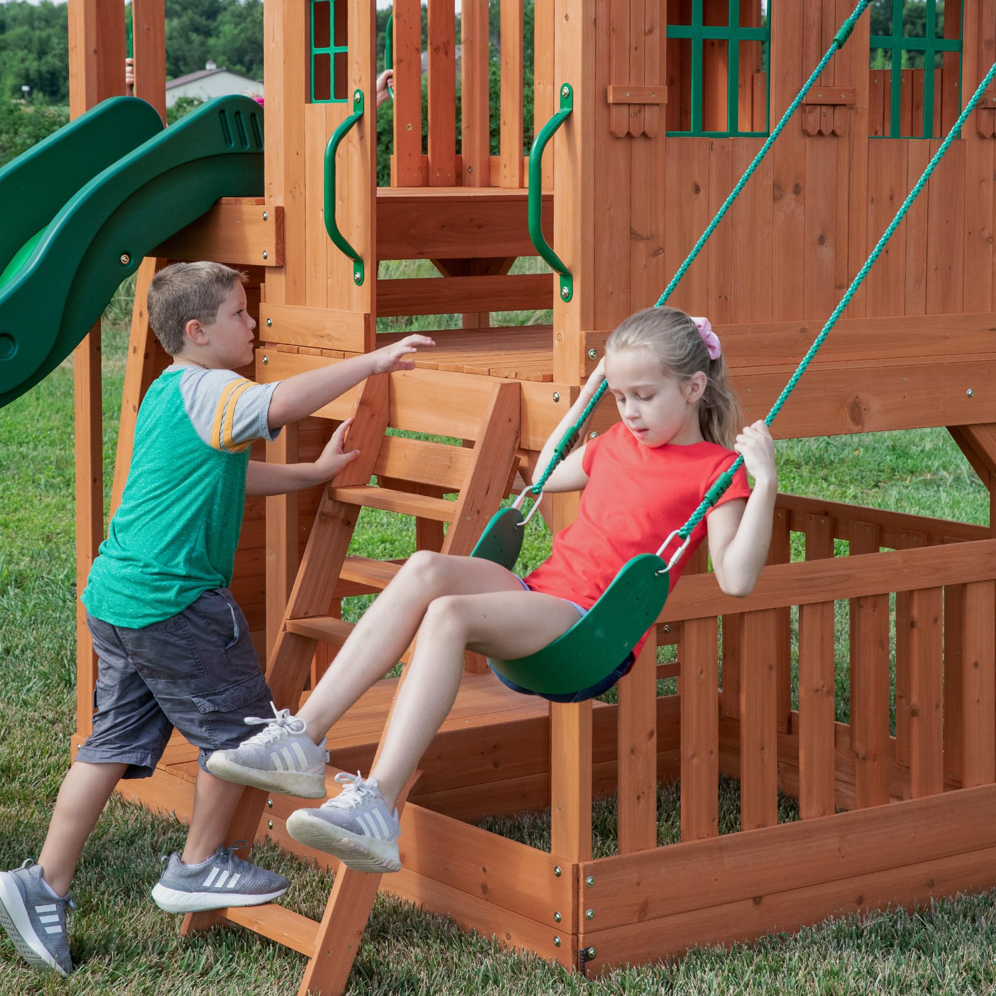 Backyard Discovery Spielturm Holz Hillcrest | XXL Spielhaus für Kinder mit Rutsche, Sandkasten, Schaukel, Kletterwand und Picknicktisch | Stelzenhaus für den Garten