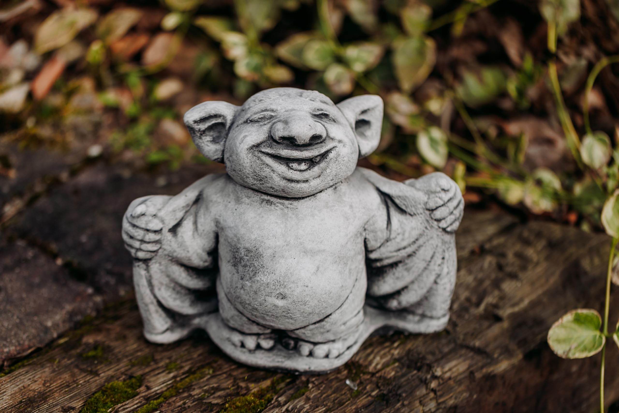 gartendekoparadies.de Massive Steinfigur Lustiger Troll Fledermaus Dracula, Grau, Höhe 20 cm, 4 kg, Figur aus Steinguss Frostsicher für den Außenbereich
