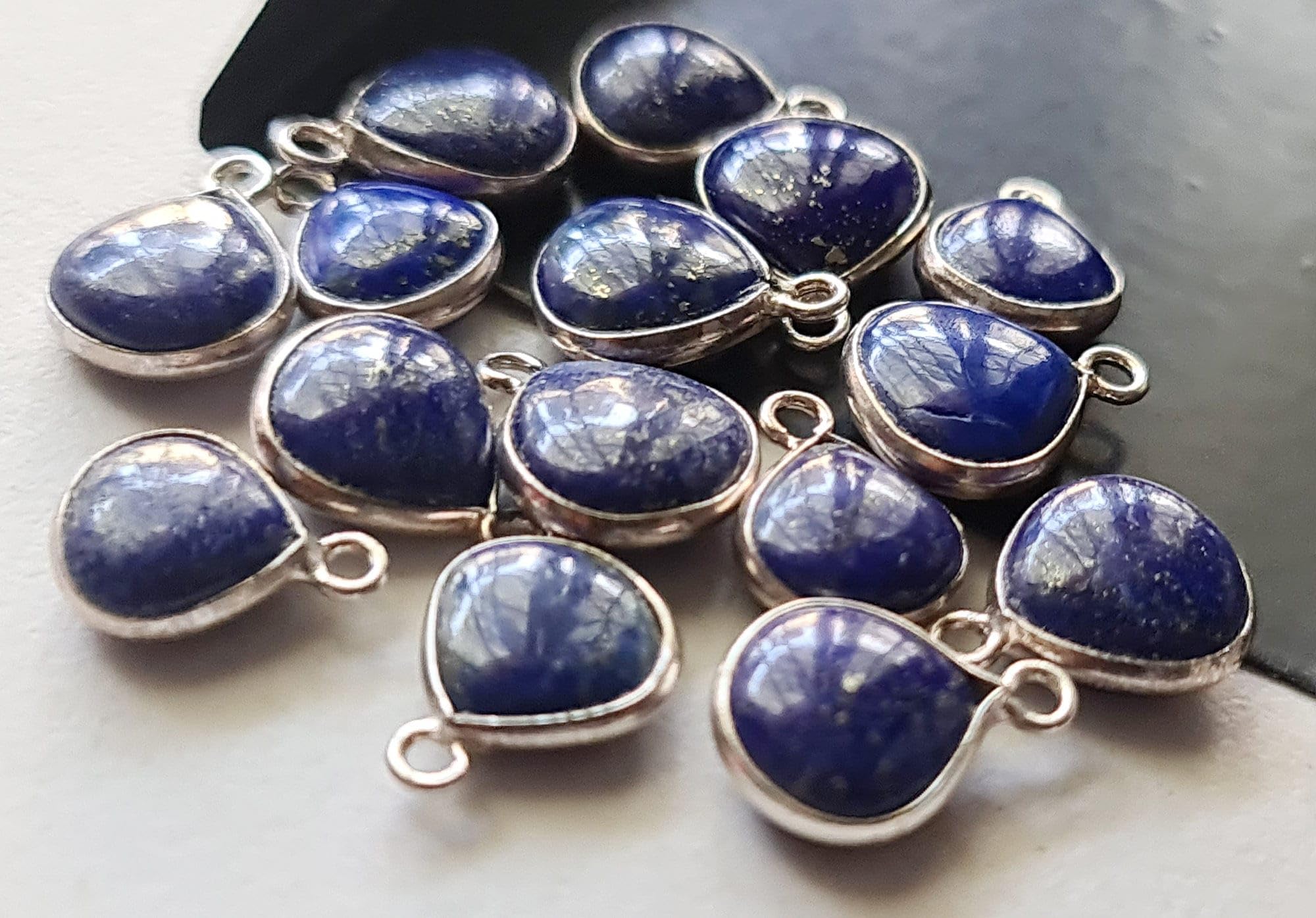 Lapis Lazuli Serce Charm Złącza Naturalny Lapis Lazuli Zwykłe serce 925 Srebrne złącze ramki 13,5-14,5 mm Pojedyncza pętla Znajdowanie 3 szt.-PSG275