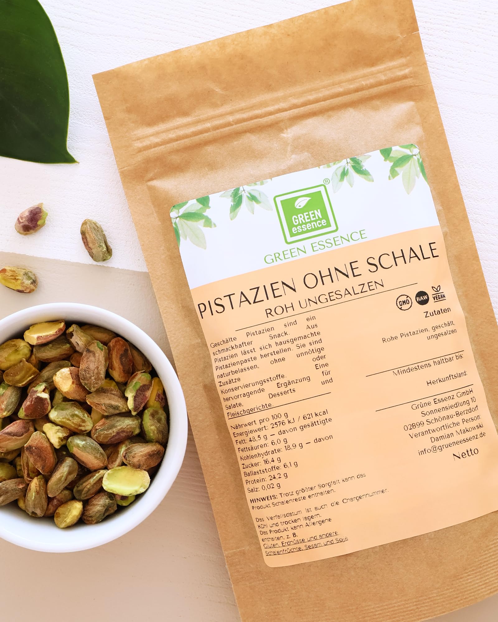 Pistazien ungesalzen geschält von der Grünen Essenz – Pistazienkerne ohne Schale ohne Salz -naturbelassen - gehackte Pistachios zum Backen halbiert und ganze (500 Gramm)